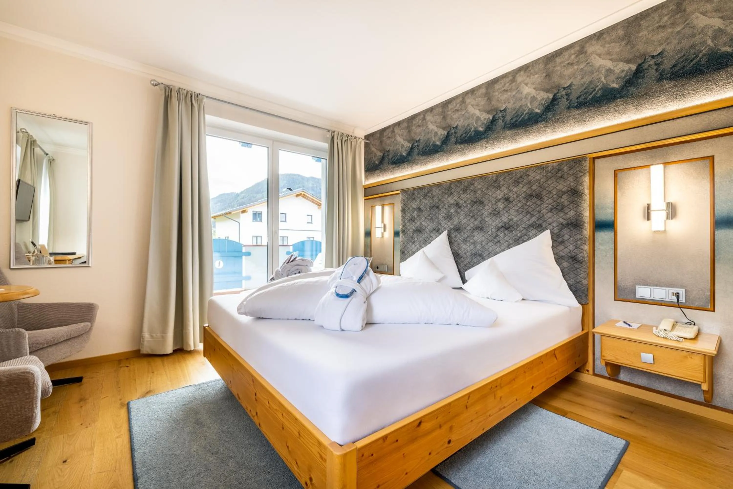 Photo of the whole room, Bed in Schlosshotel Lacknerhof