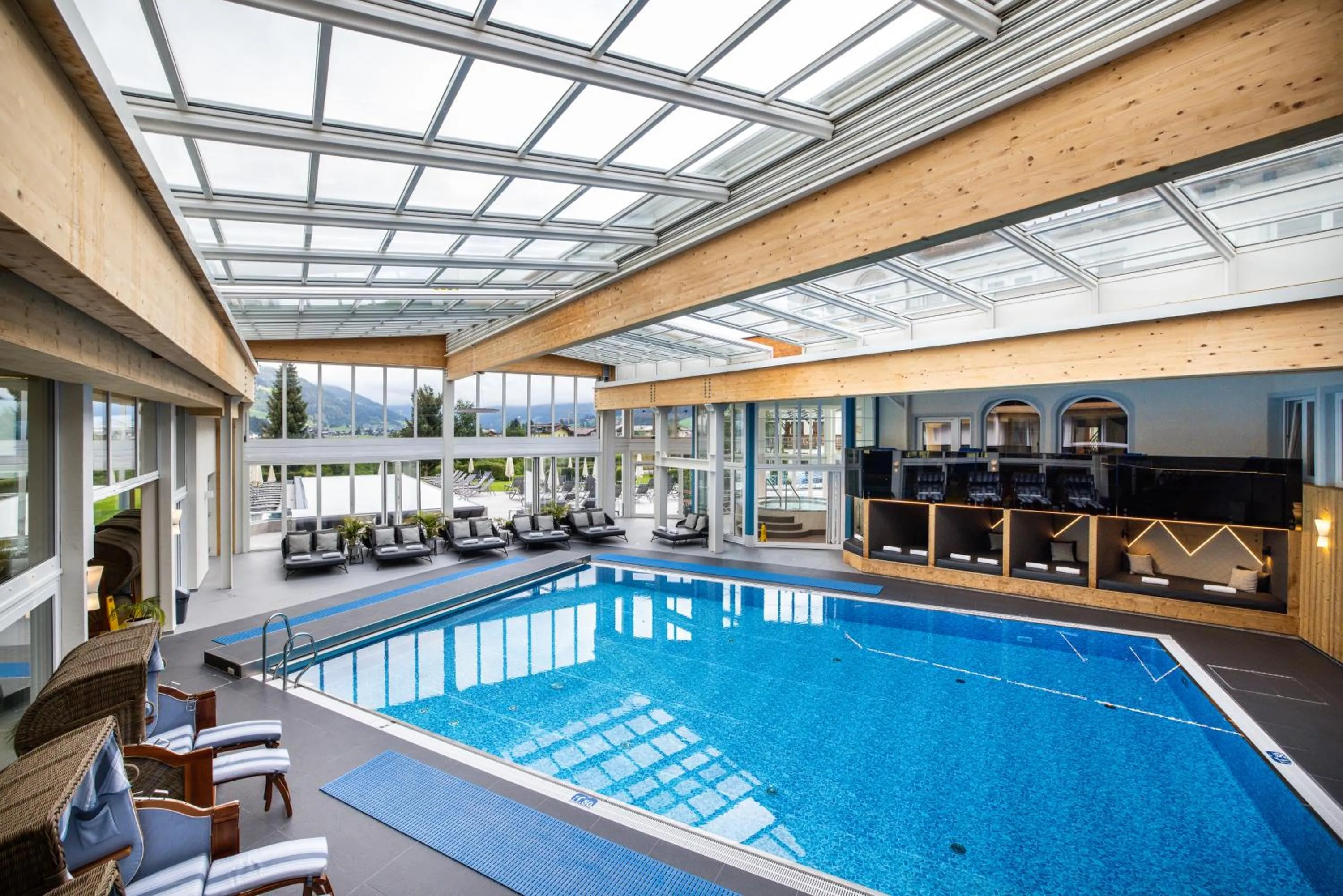 Swimming pool in Schlosshotel Lacknerhof
