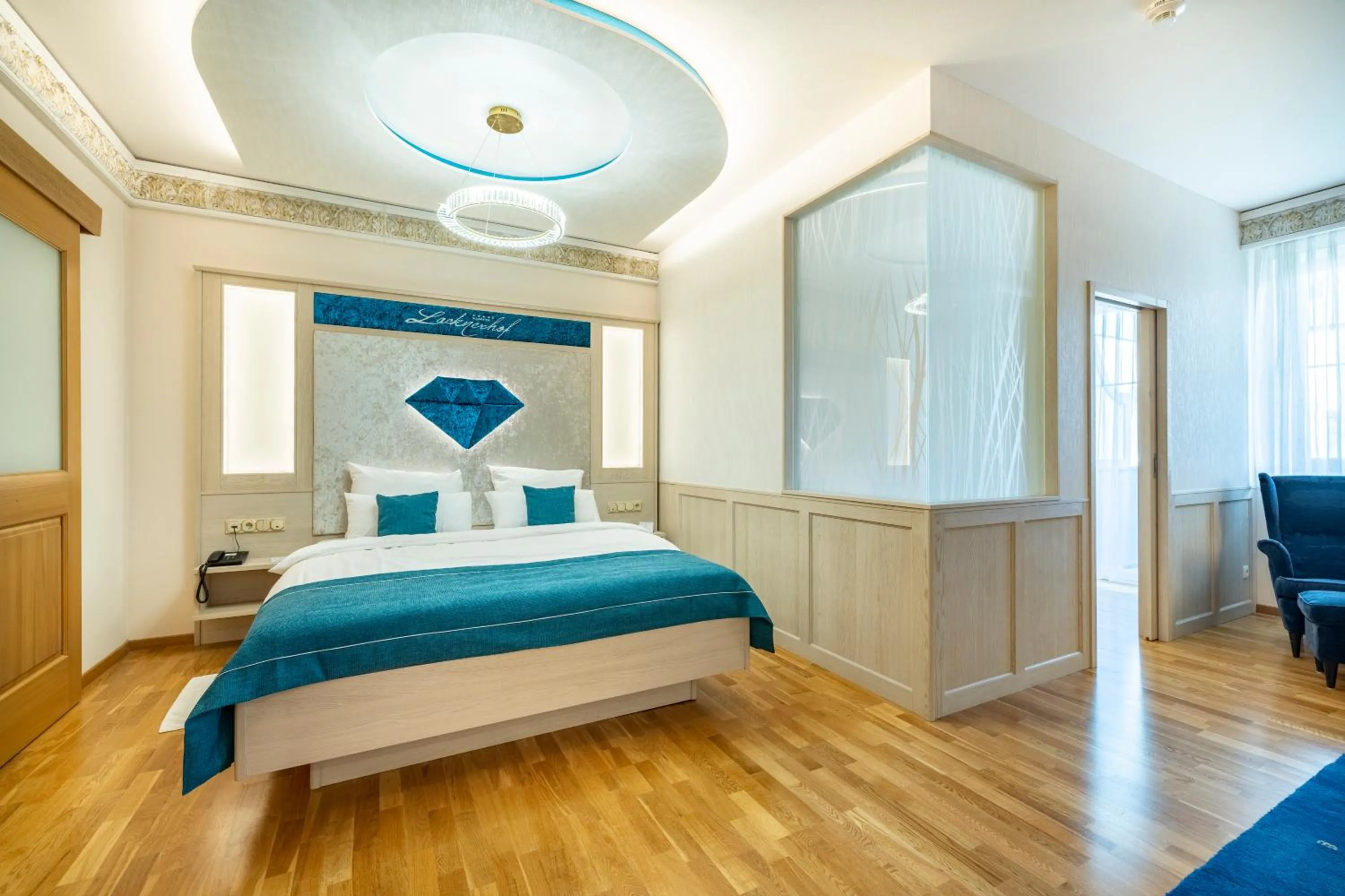 Bedroom, Bed in Schlosshotel Lacknerhof