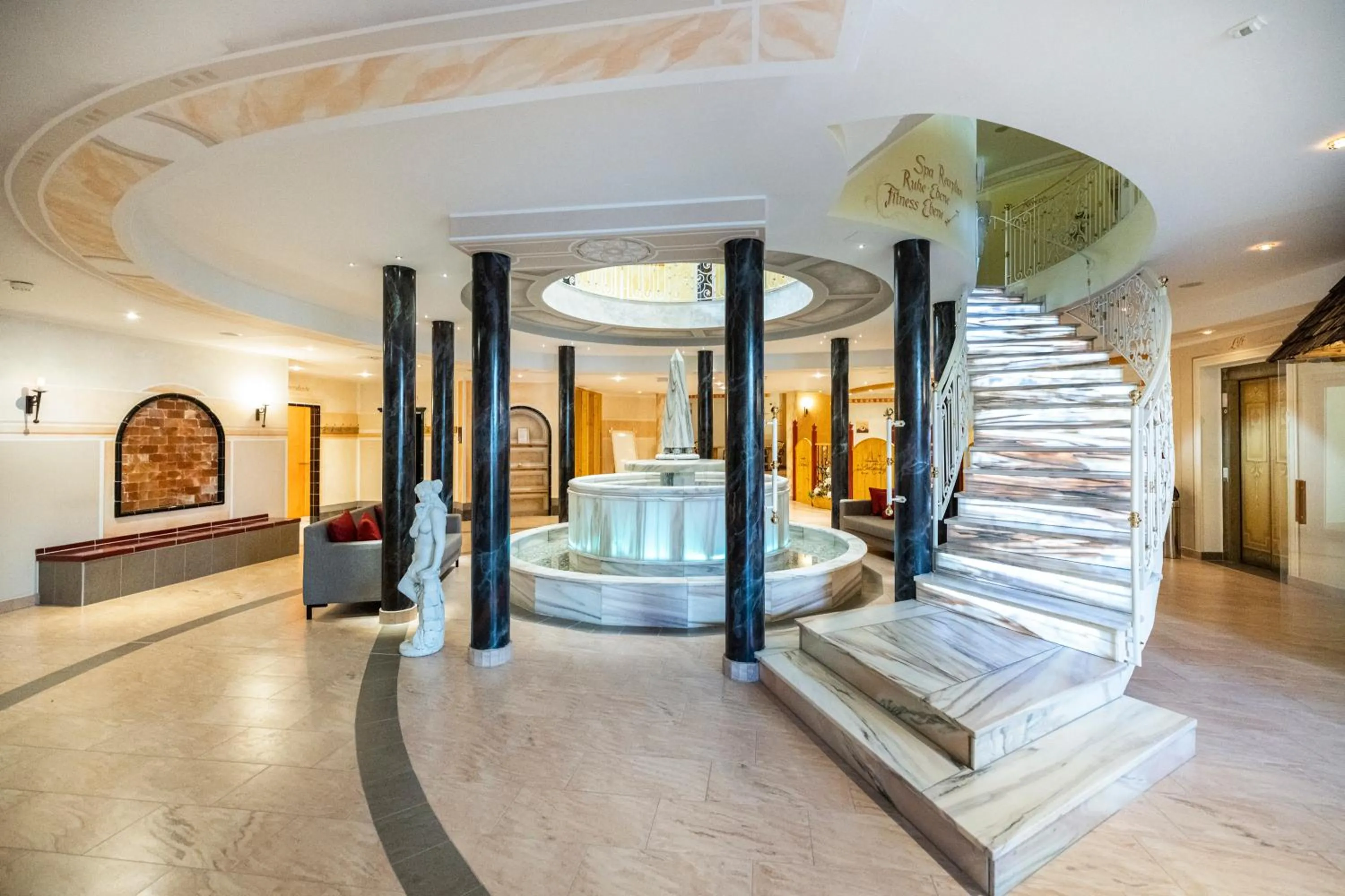 Spa and wellness centre/facilities in Schlosshotel Lacknerhof