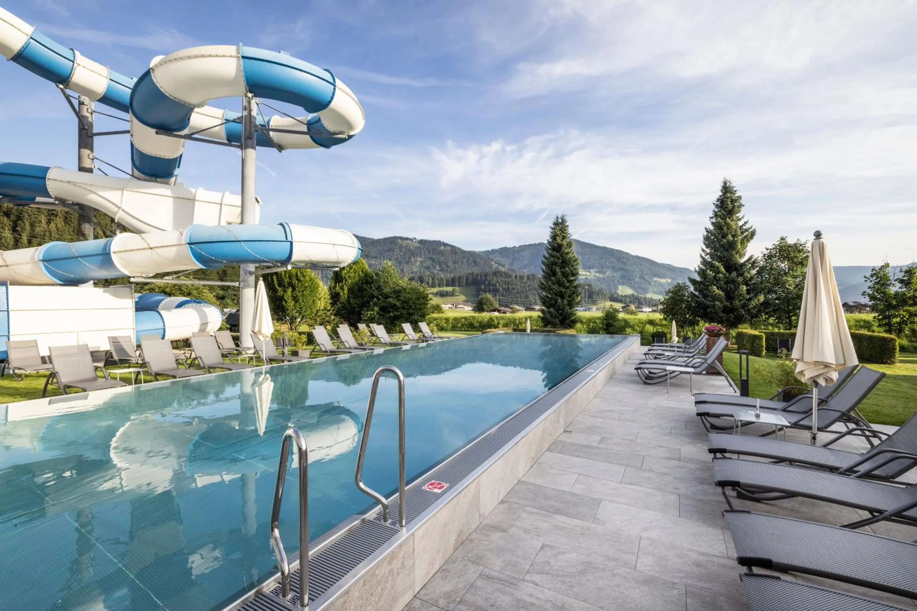 Swimming pool in Schlosshotel Lacknerhof