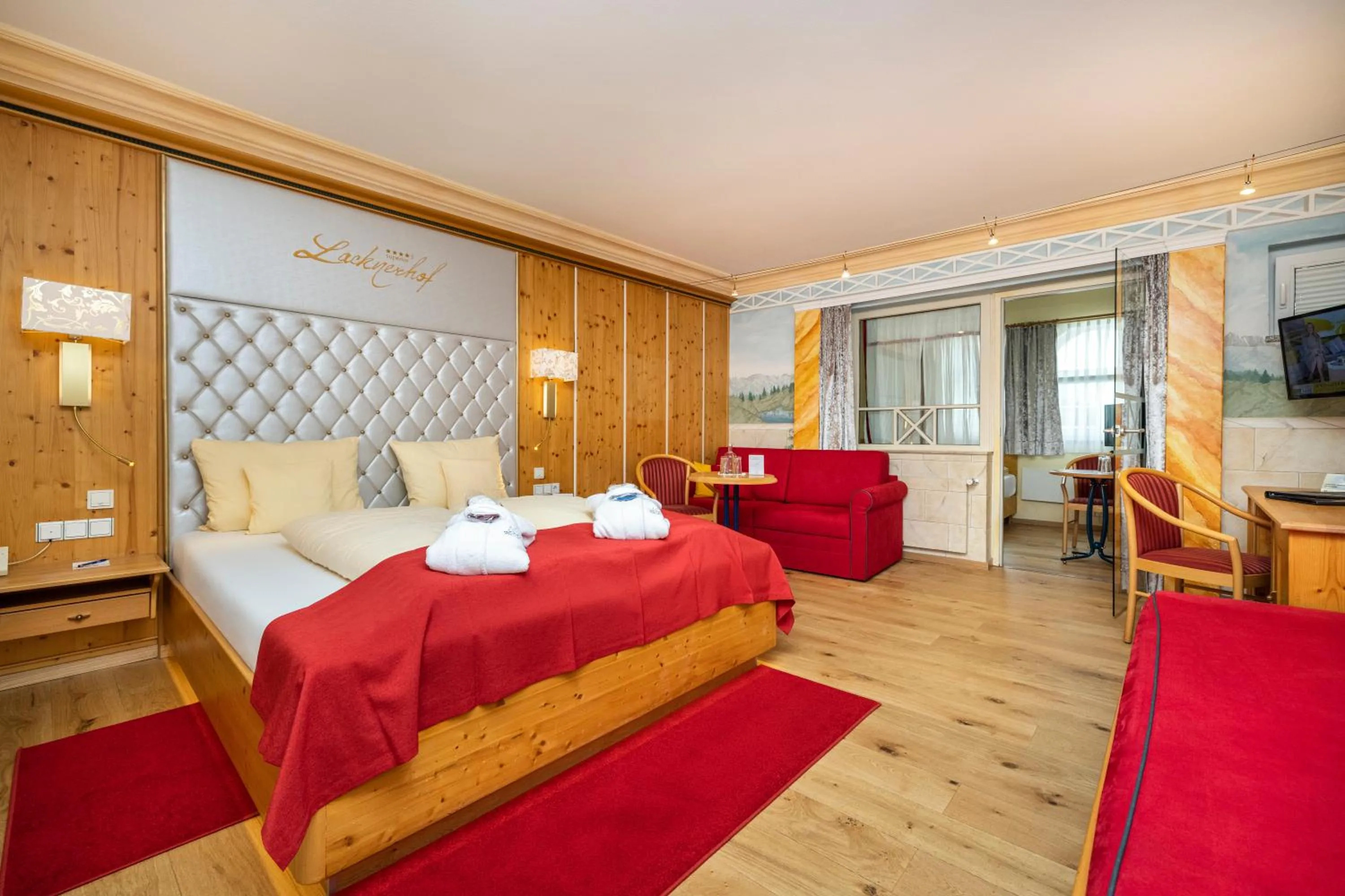 Photo of the whole room, Bed in Schlosshotel Lacknerhof