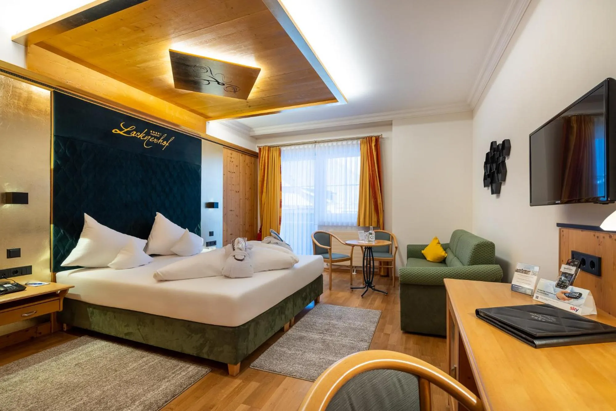 Photo of the whole room, Bed in Schlosshotel Lacknerhof