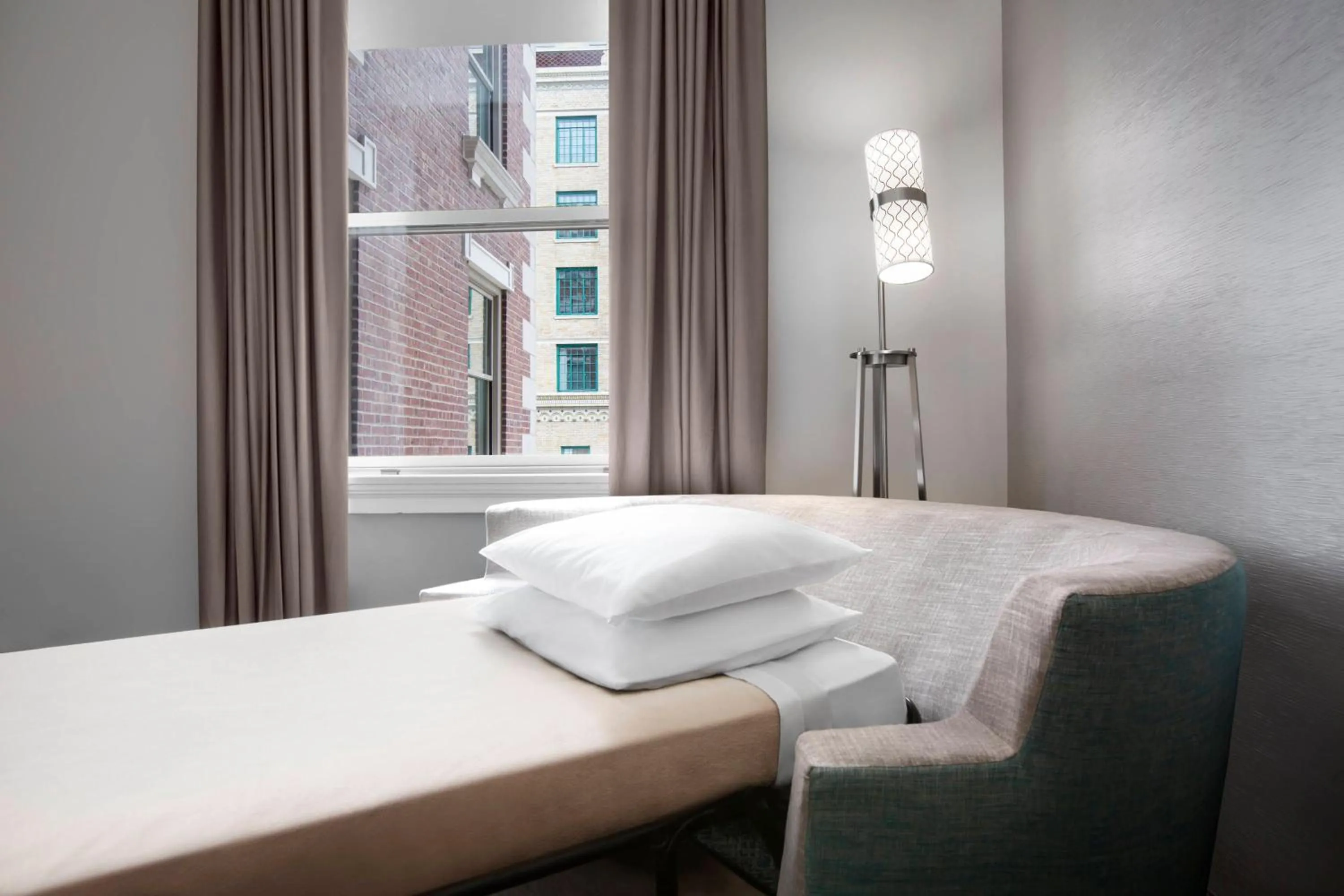 Photo of the whole room, Bed in Courtyard by Marriott Cape Girardeau Downtown