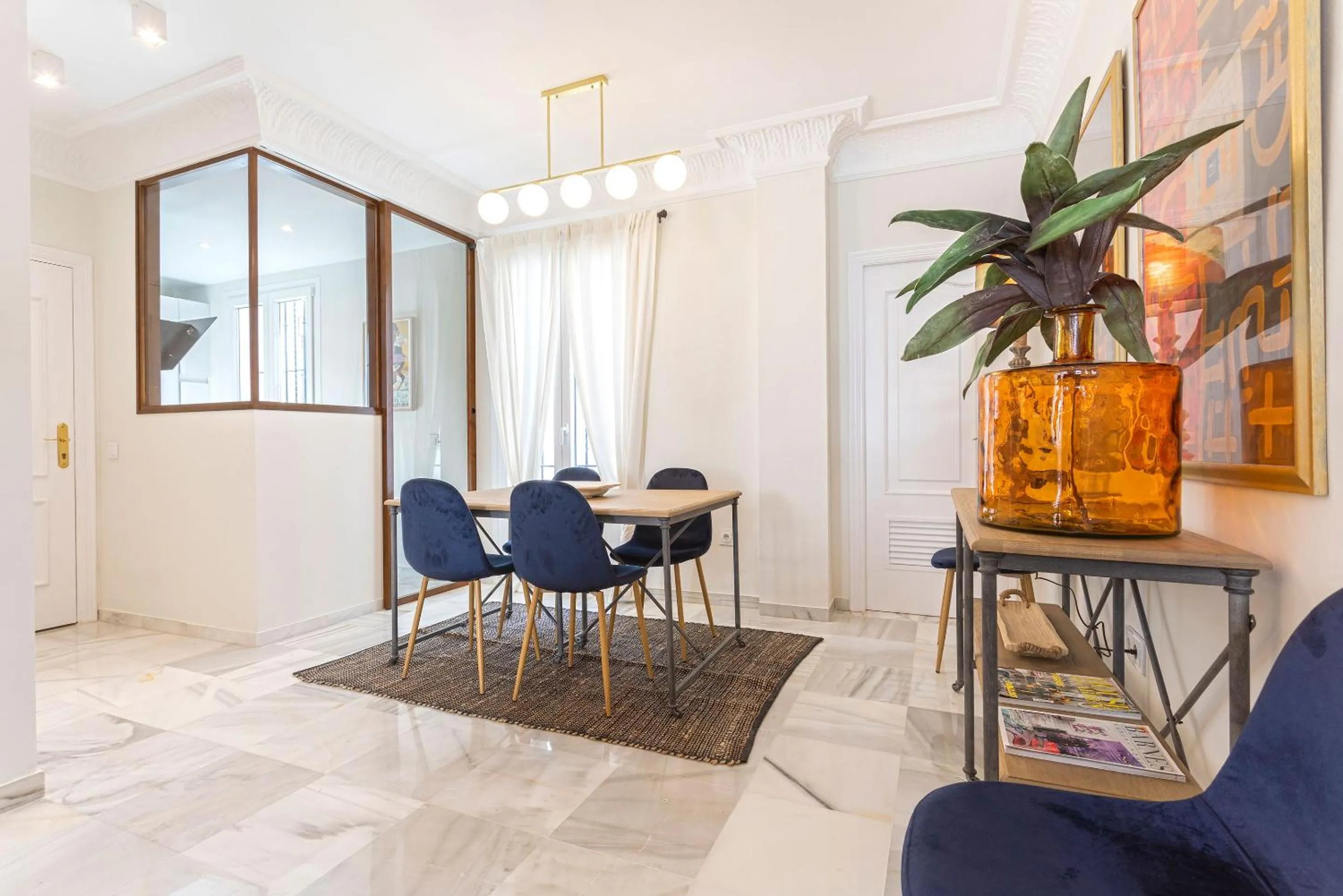 Dining area in Genteel Home San Isidoro