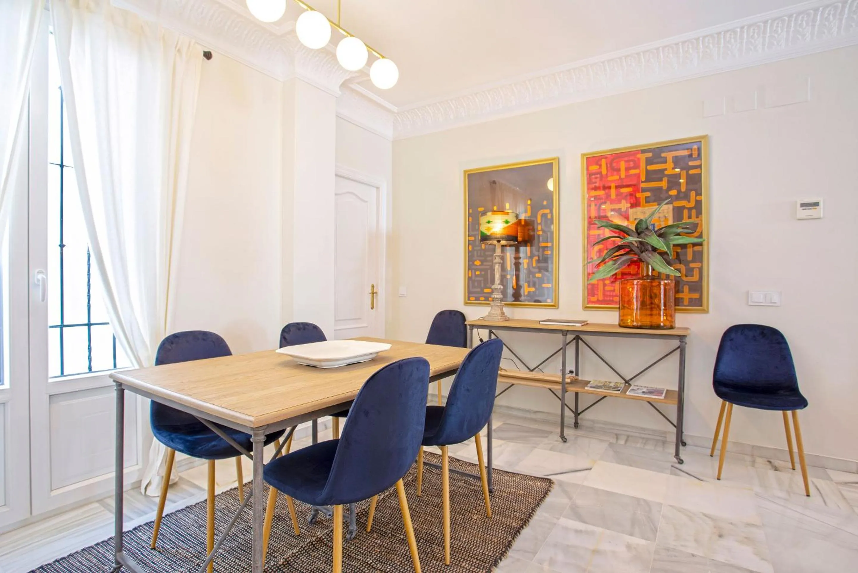 Dining area in Genteel Home San Isidoro