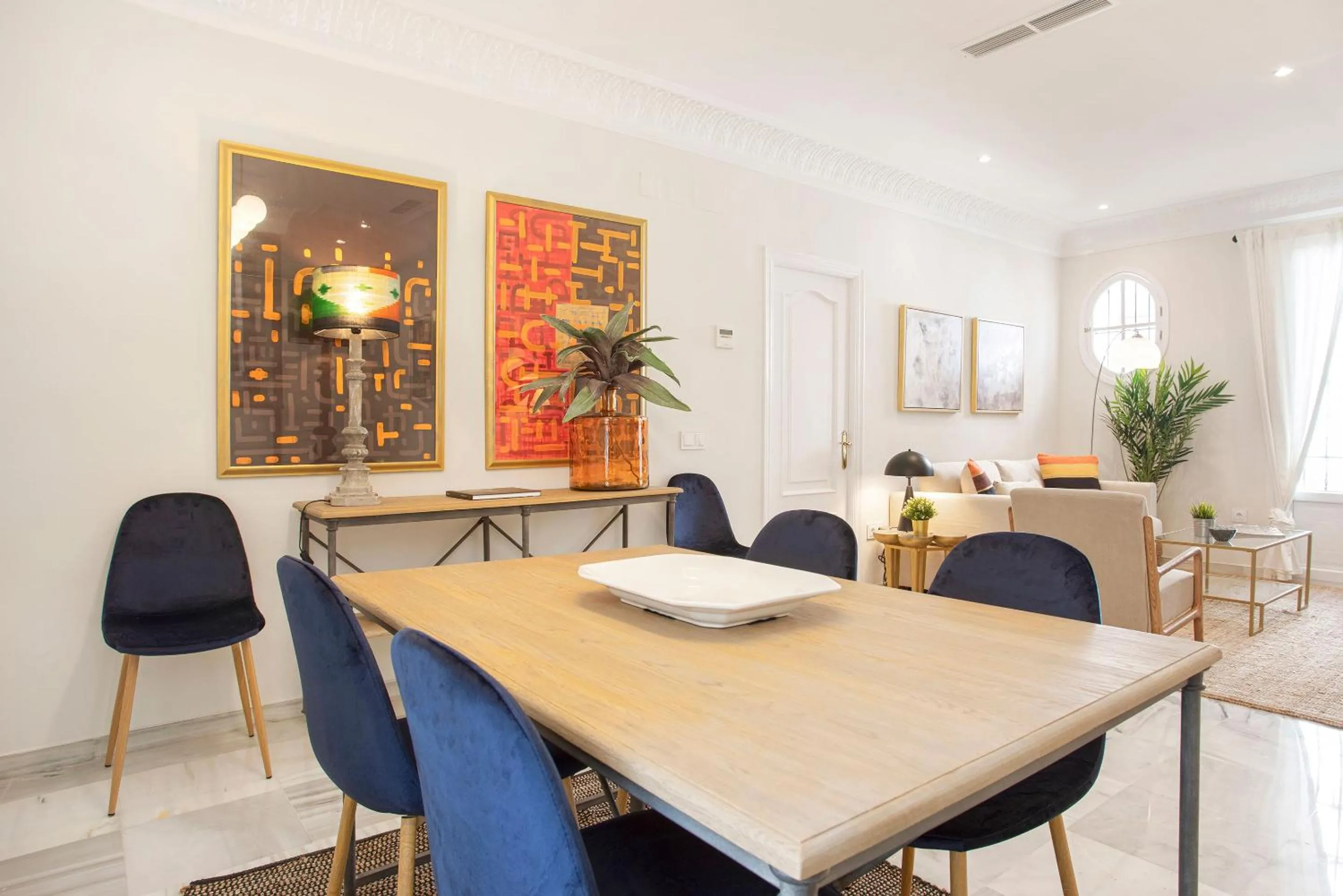 Dining area in Genteel Home San Isidoro