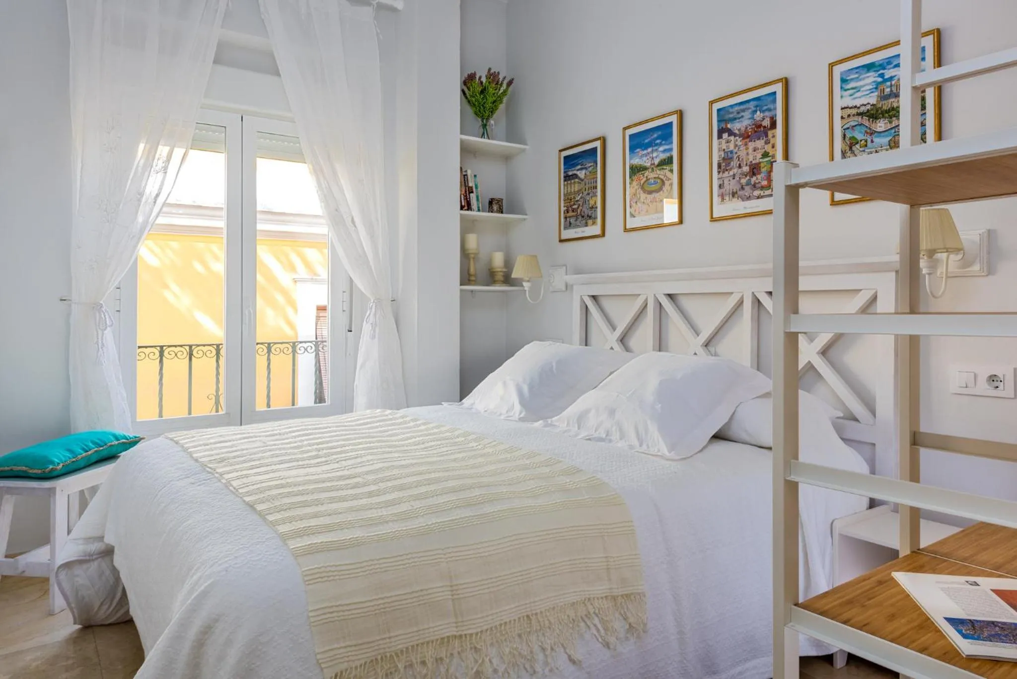 Bed in Genteel Home San Isidoro