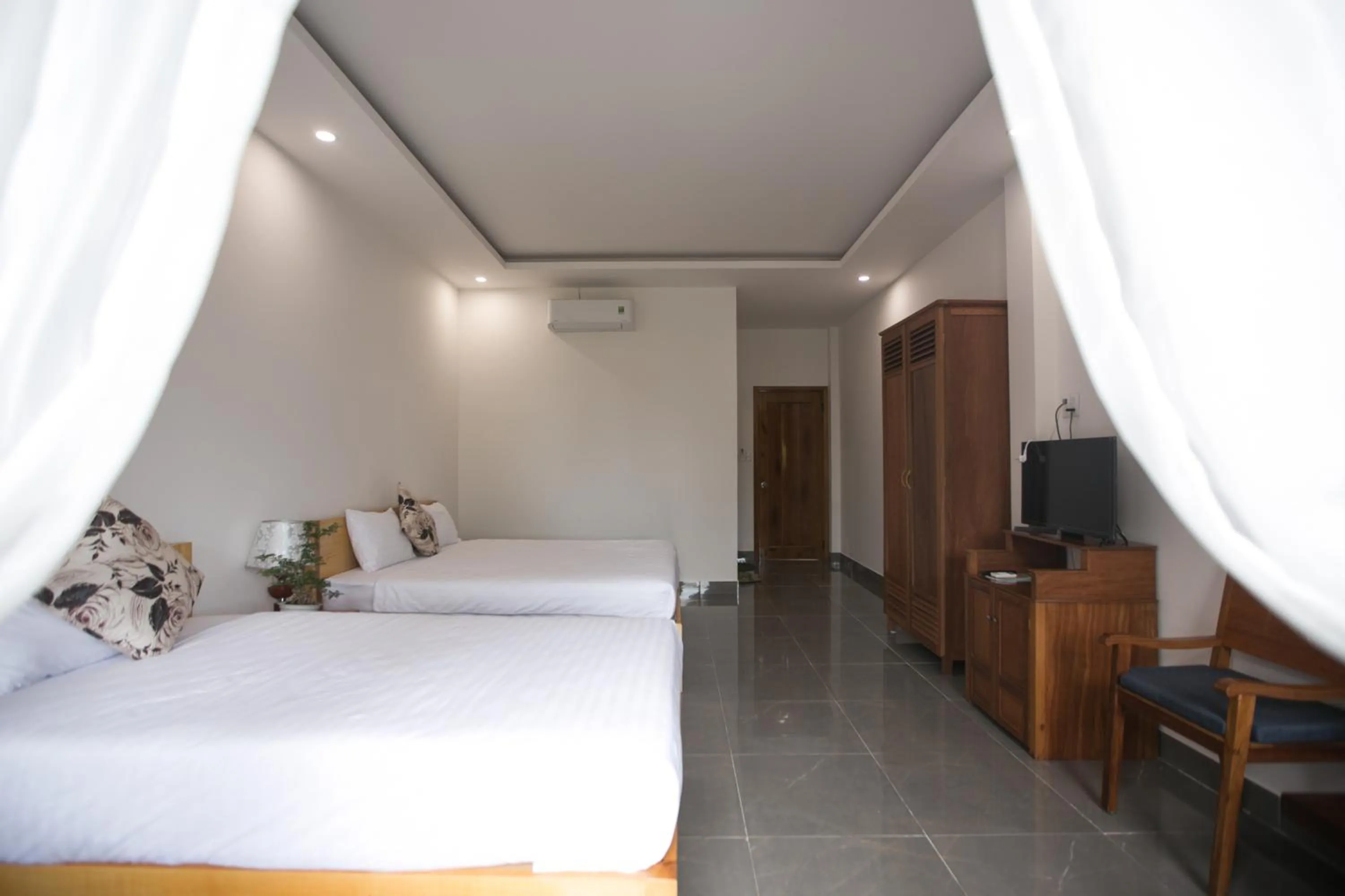 Photo of the whole room, Bed in Yen villa Hội An