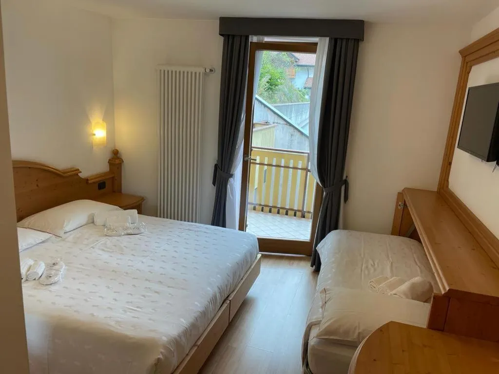 Bed in Hotel La Perla