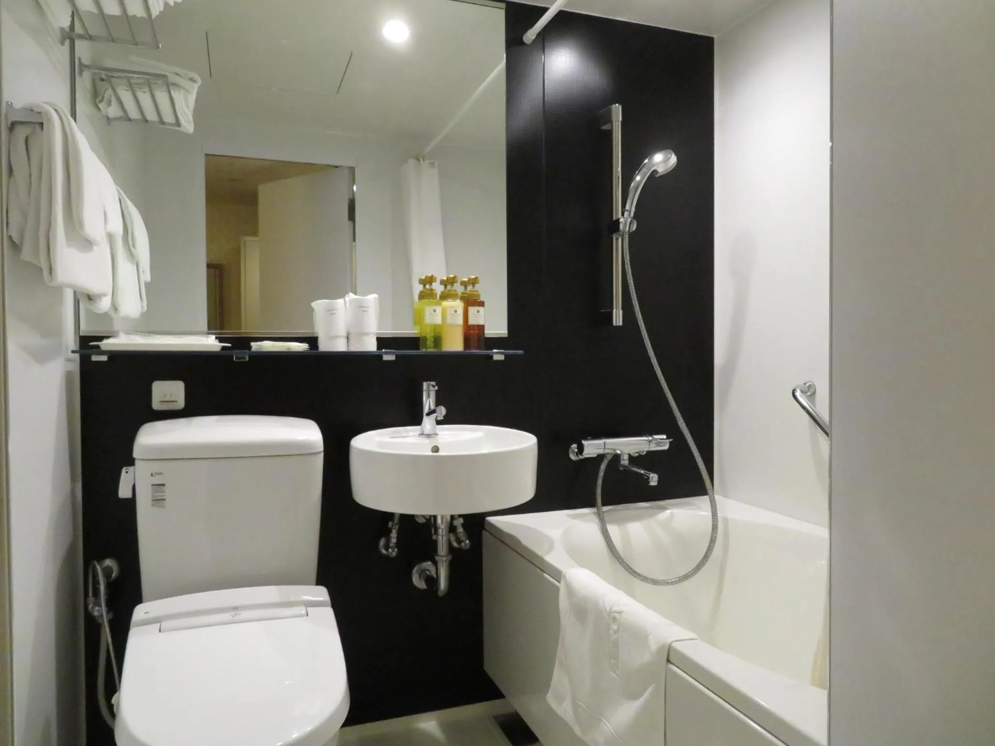 Bathroom in Arrow Hotel in ShinsaiBashi 朝食無料サービス中