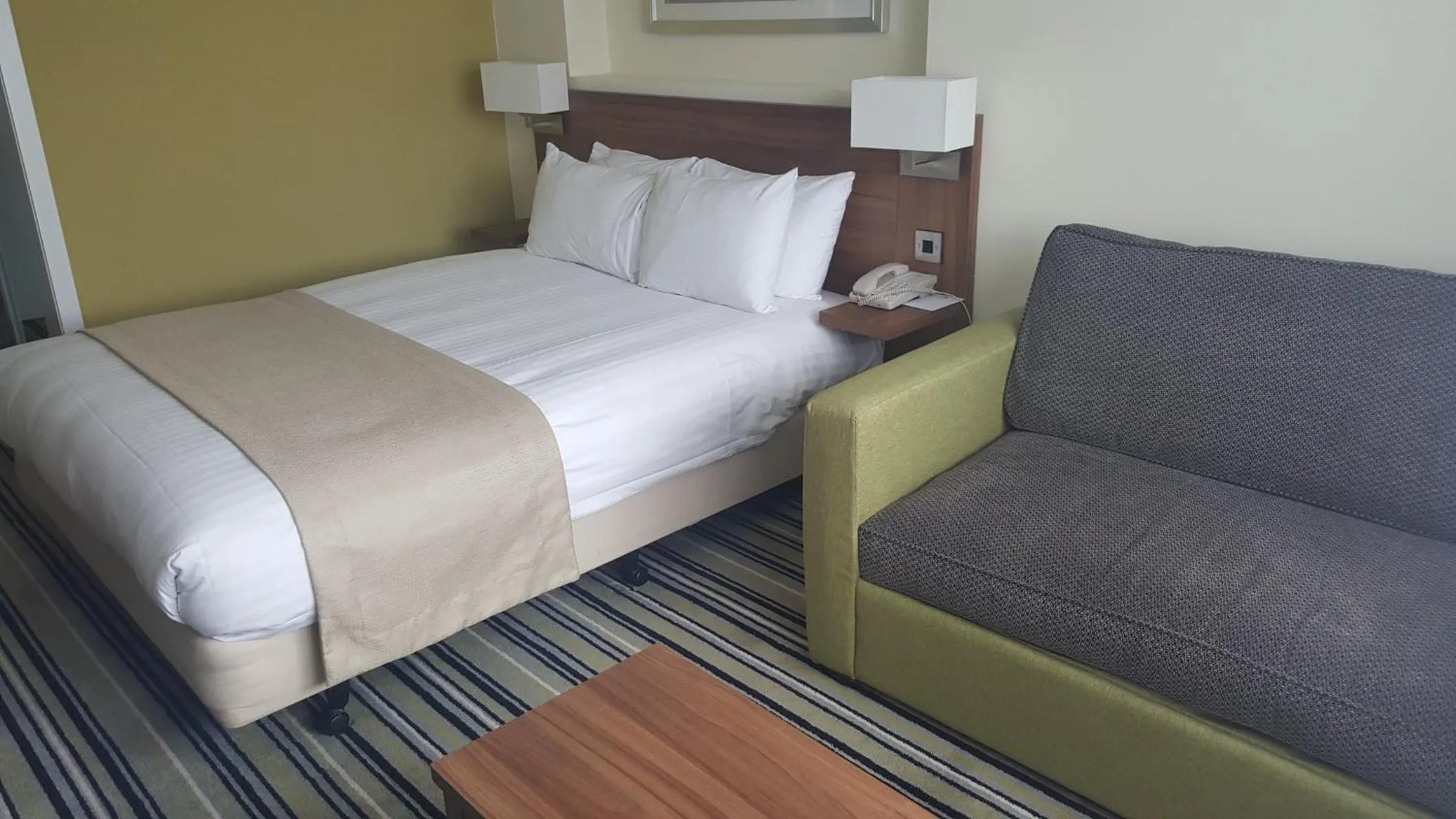 Photo of the whole room, Bed in Holiday Inn Derby/Nottingham by IHG