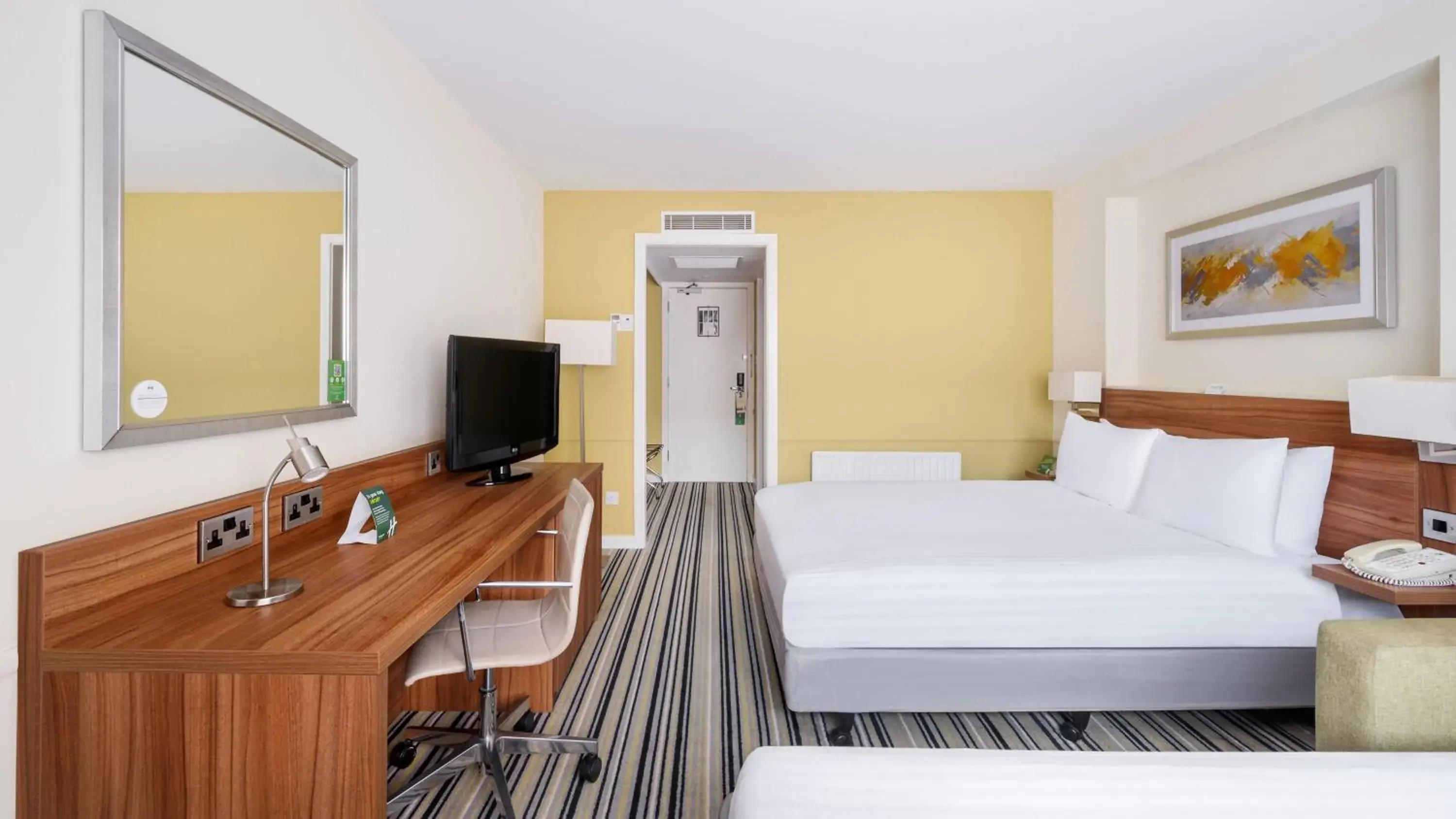 Standard Room with Double and Single Bed in Holiday Inn Derby/Nottingham by IHG Standard Room with Double and Single Bed in Holiday Inn Derby/Nottingham by IHG