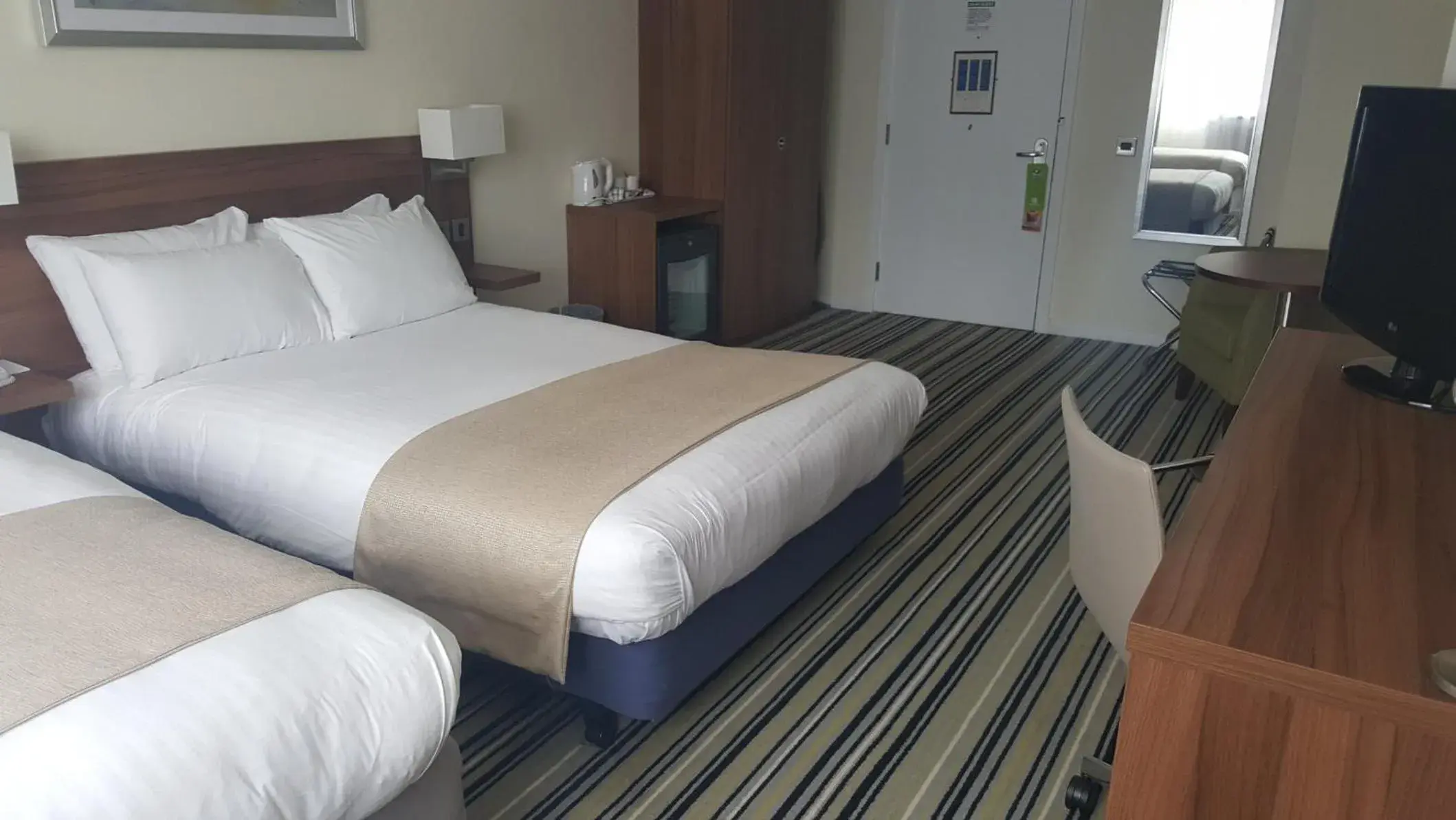 Standard Double Room - Disability Access in Holiday Inn Derby/Nottingham by IHG Standard Double Room - Disability Access in Holiday Inn Derby/Nottingham by IHG