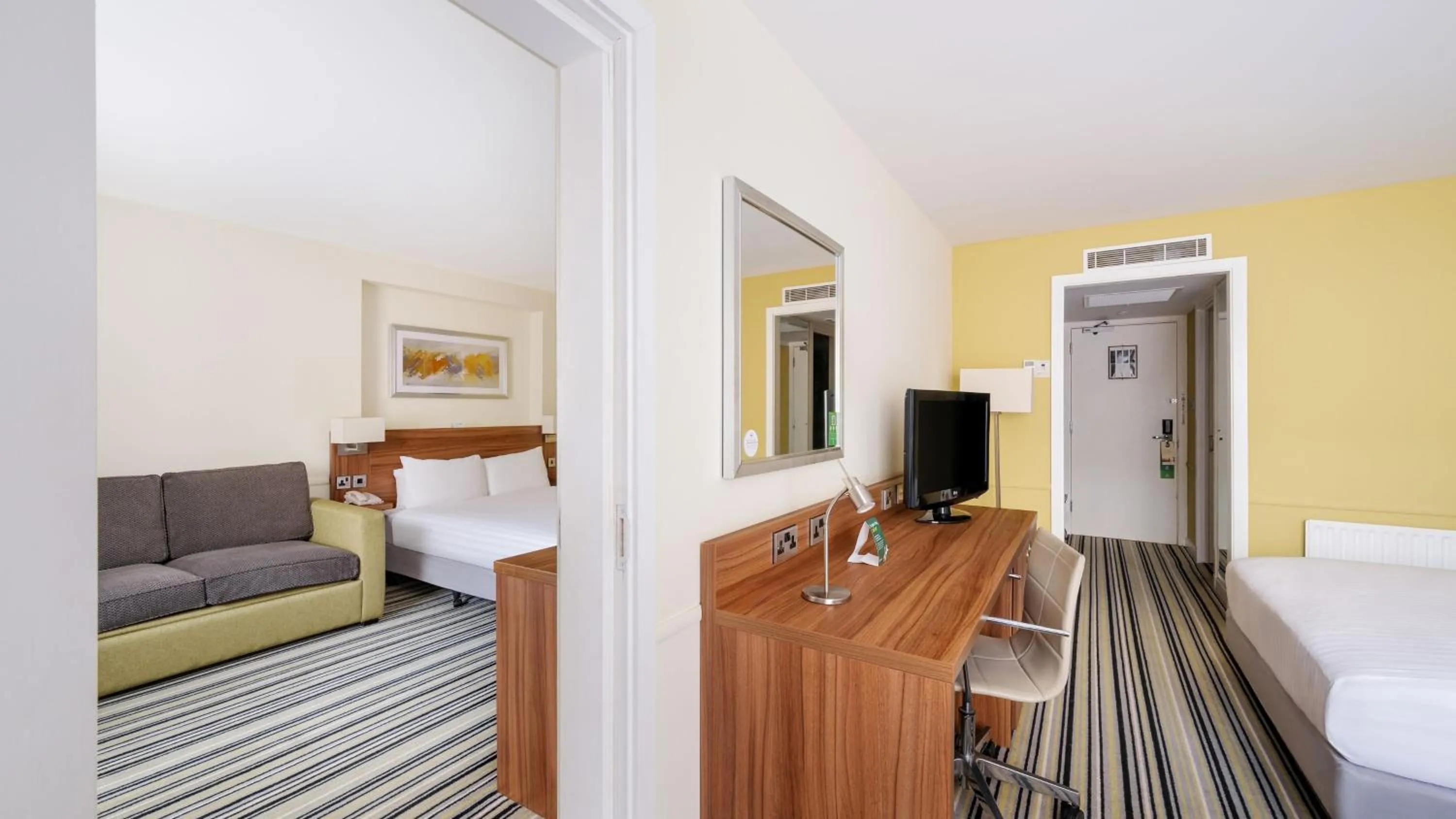 Photo of the whole room, Bed in Holiday Inn Derby/Nottingham by IHG