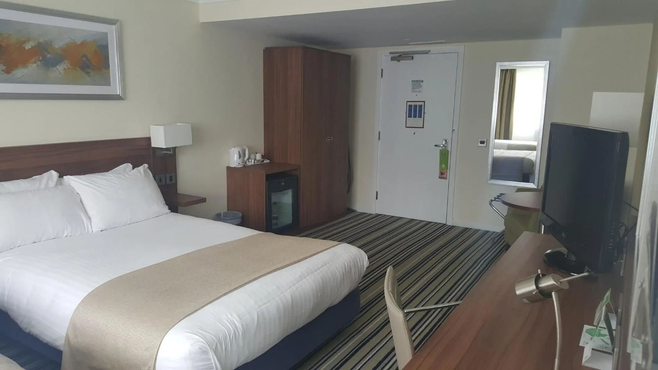 Photo of the whole room, Bed in Holiday Inn Derby/Nottingham by IHG