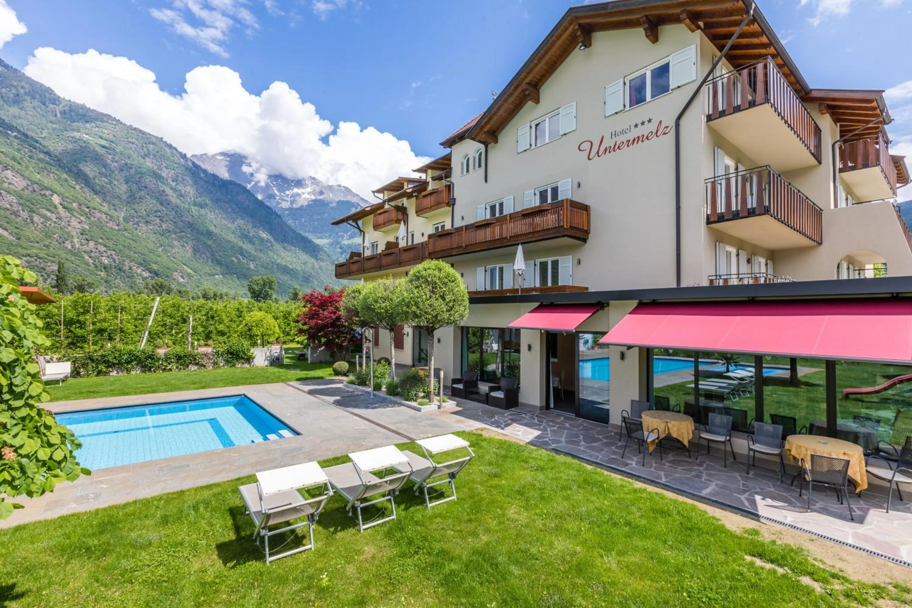 Facade/entrance in Hotel Untermelz