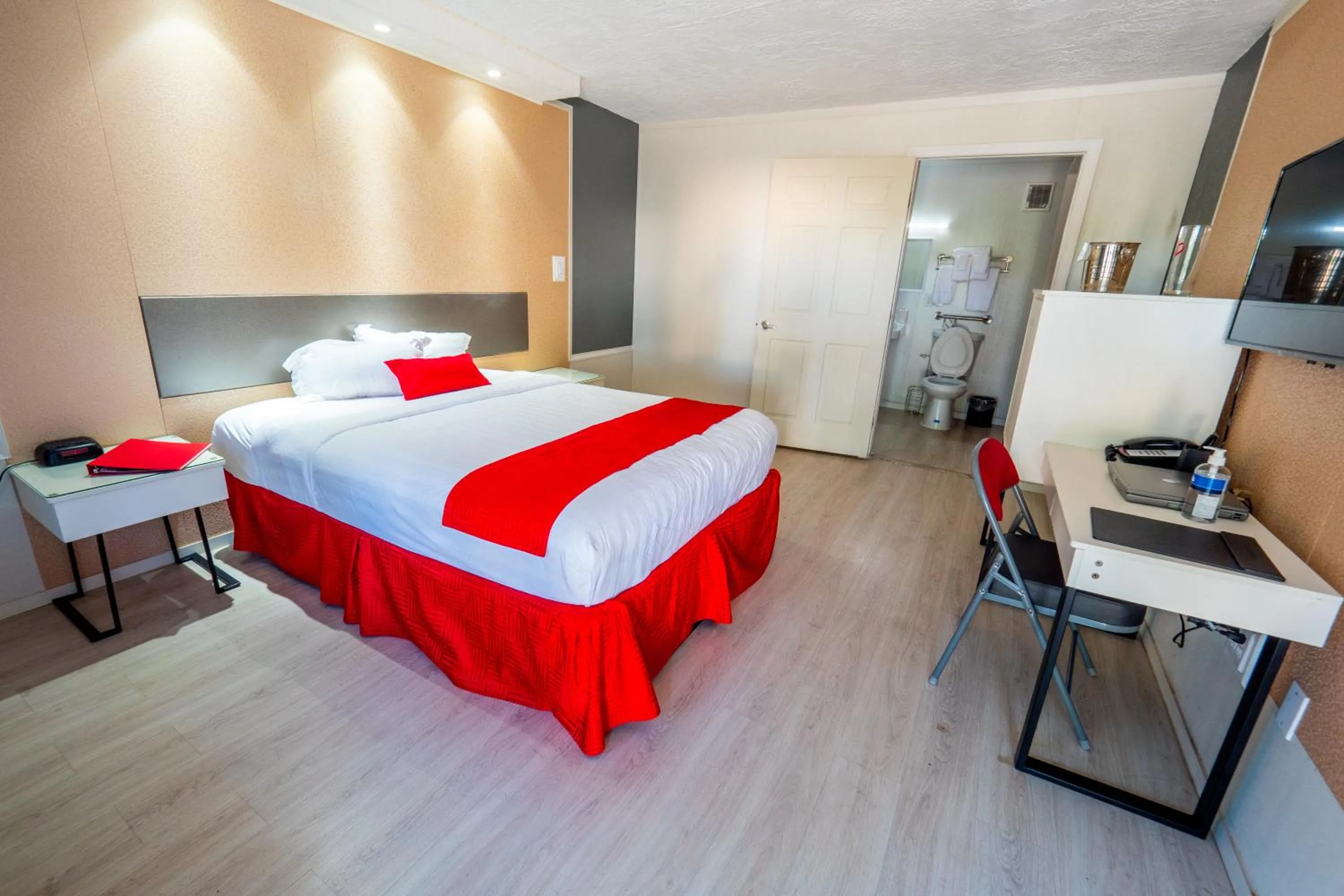 Bed in Travelodge by Wyndham Orlando at Heart of International Drive