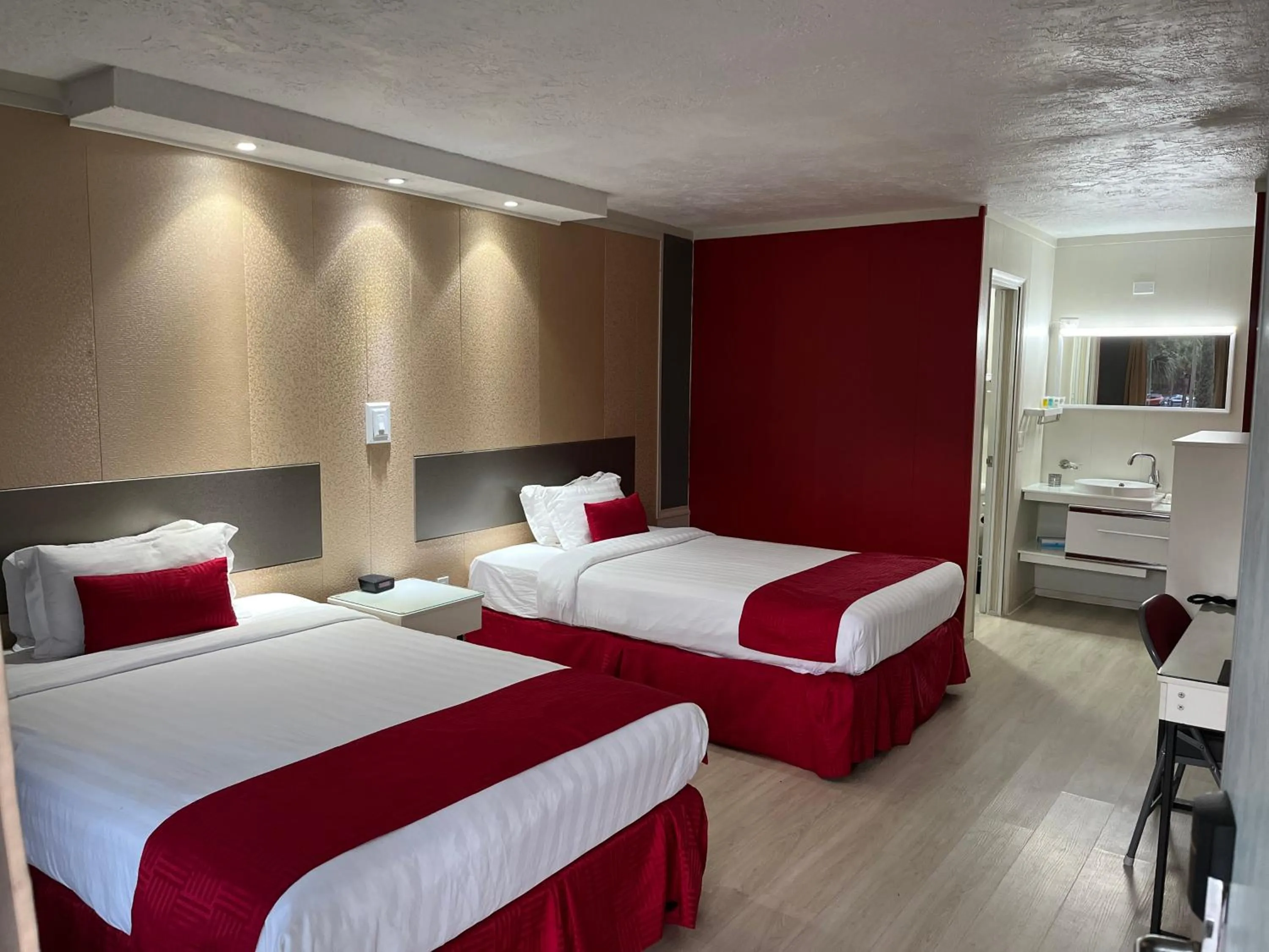 Bed in Travelodge by Wyndham Orlando at Heart of International Drive