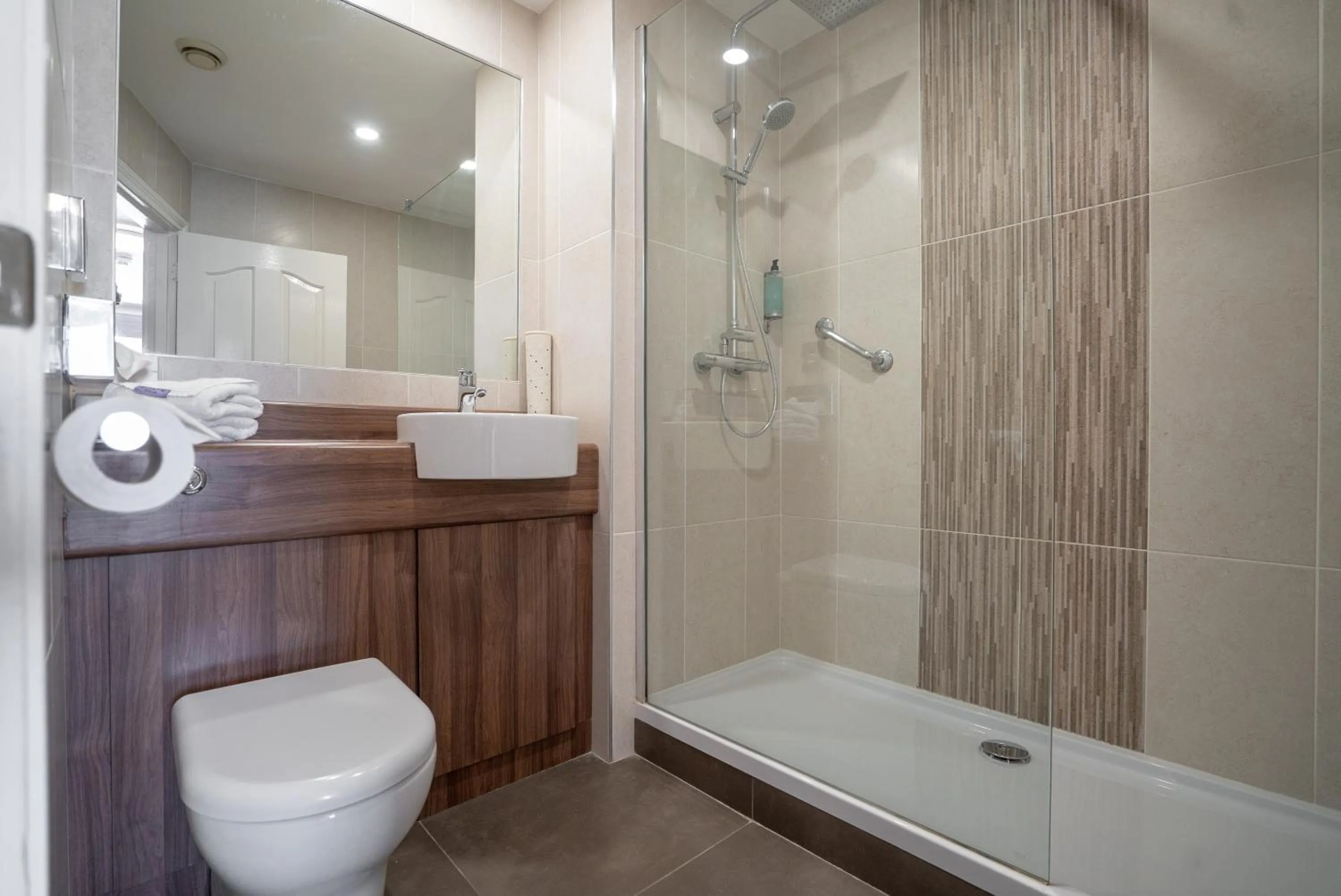 Bathroom in Corr's Corner Hotel