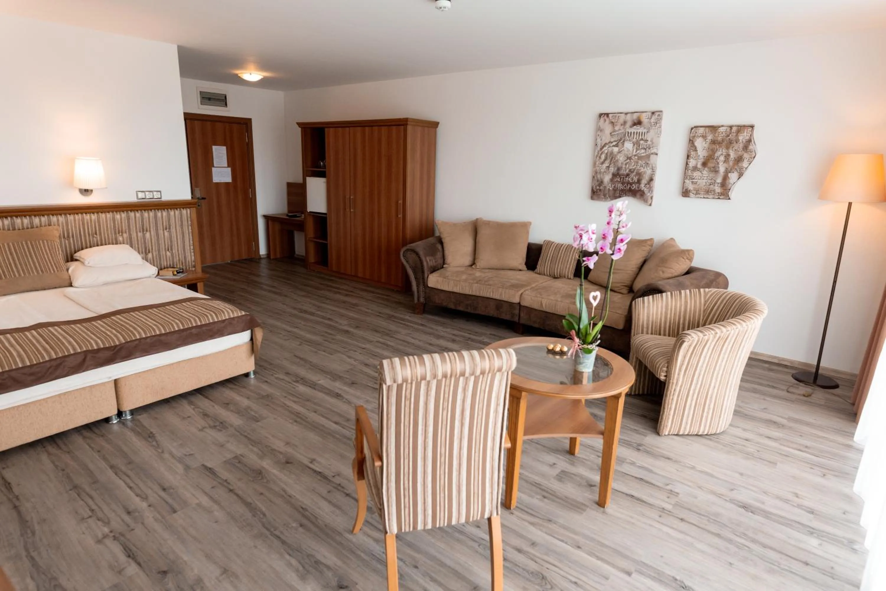 Living room, Bed in Aphrodite Hotel