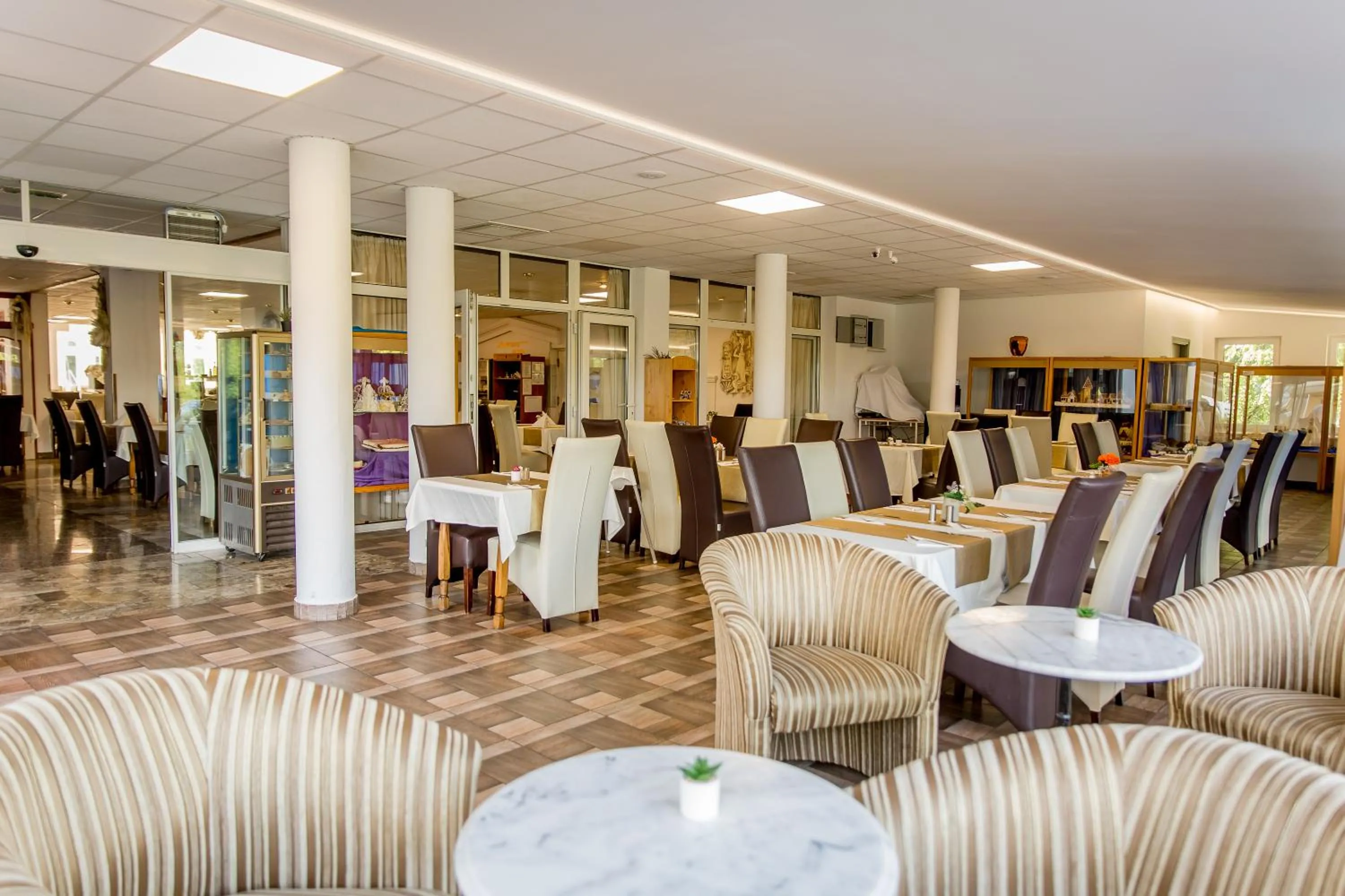 Restaurant/places to eat in Aphrodite Hotel