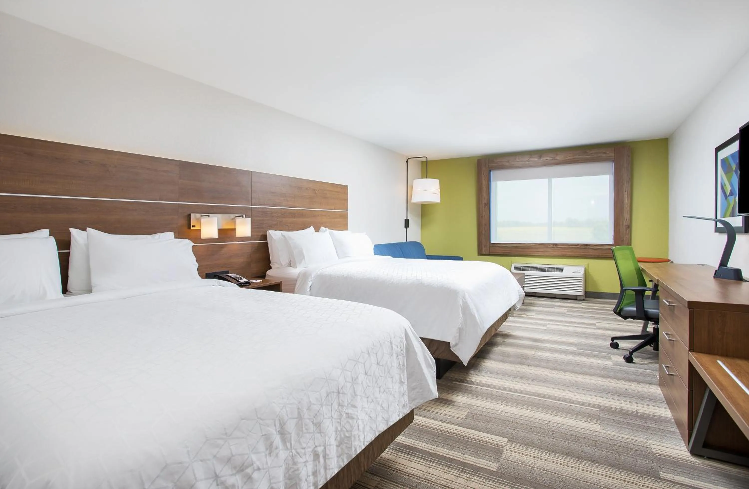 Photo of the whole room, Bed in Holiday Inn Express & Suites - Lexington W - Versailles by IHG