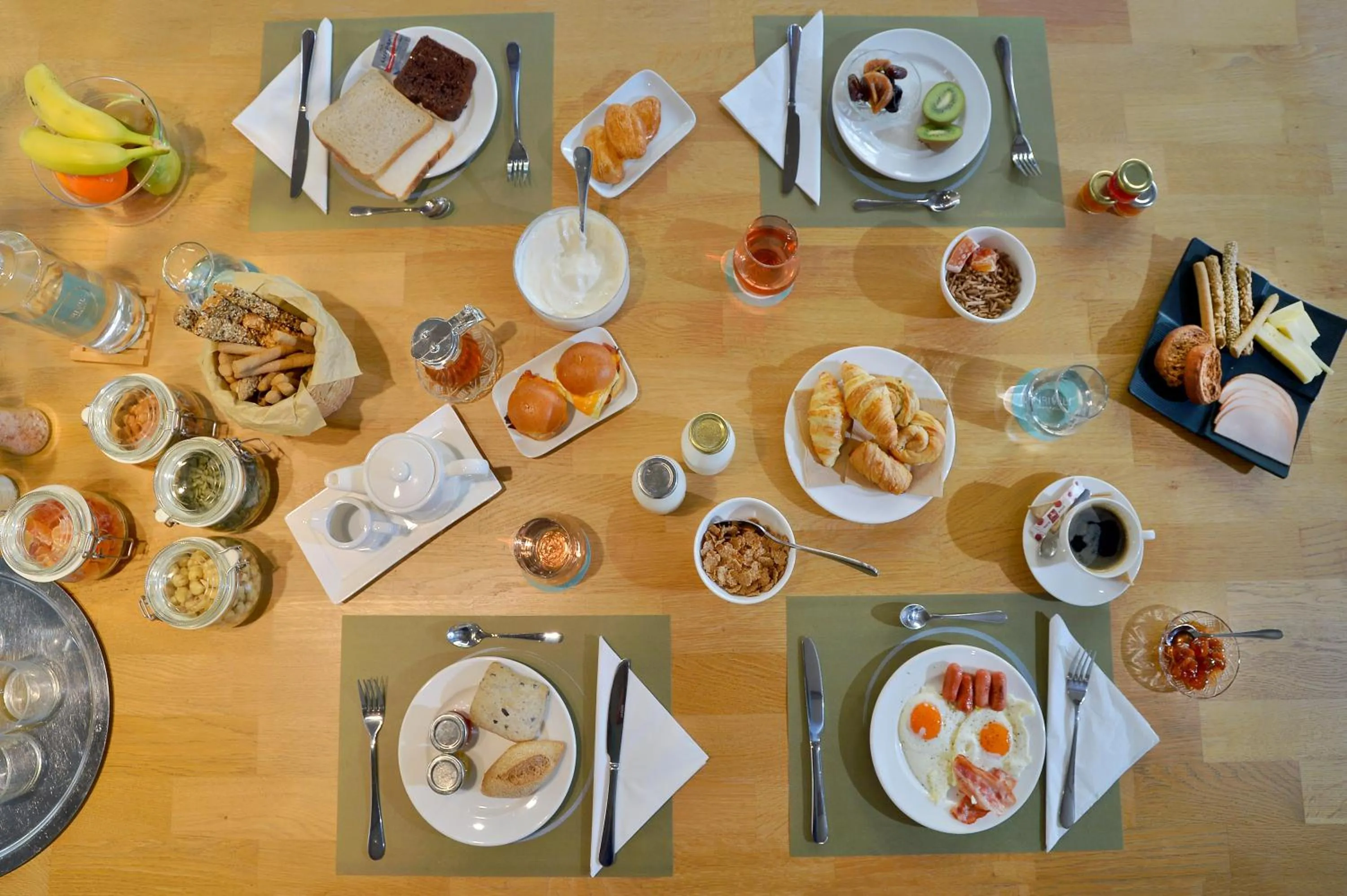 Breakfast in MIRIVILI hospitality & wellness