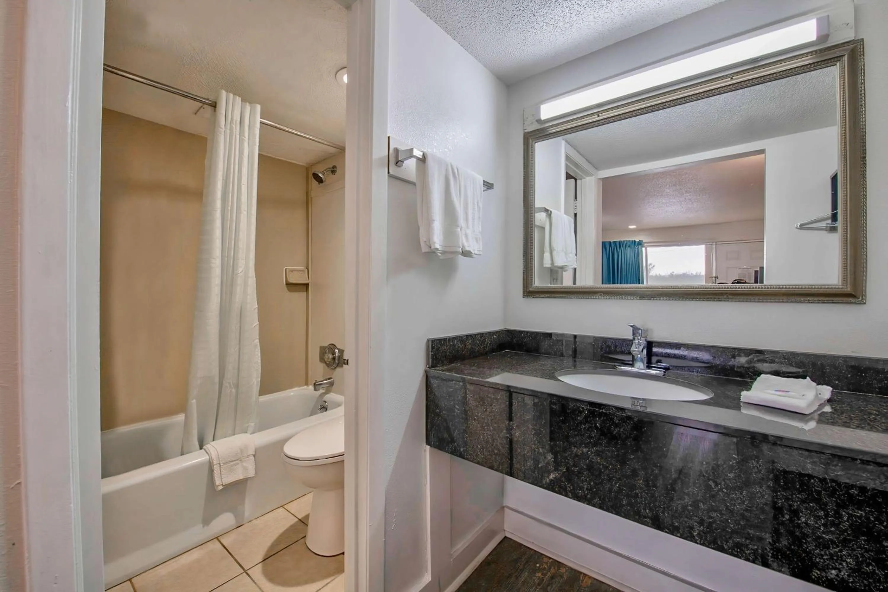 Bathroom in Motel 6 Byron, Ga