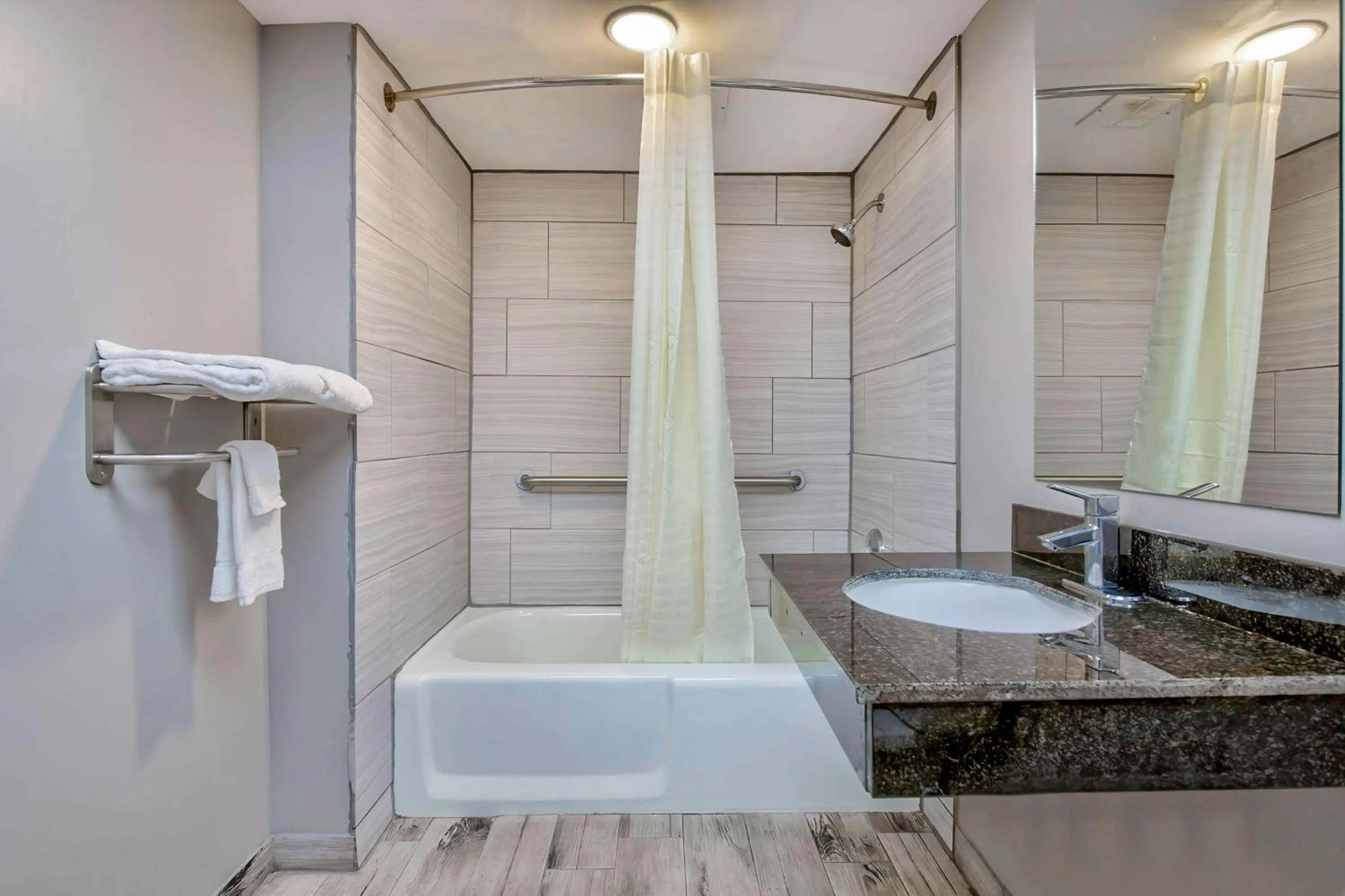 Bathroom in Motel 6 Byron, Ga