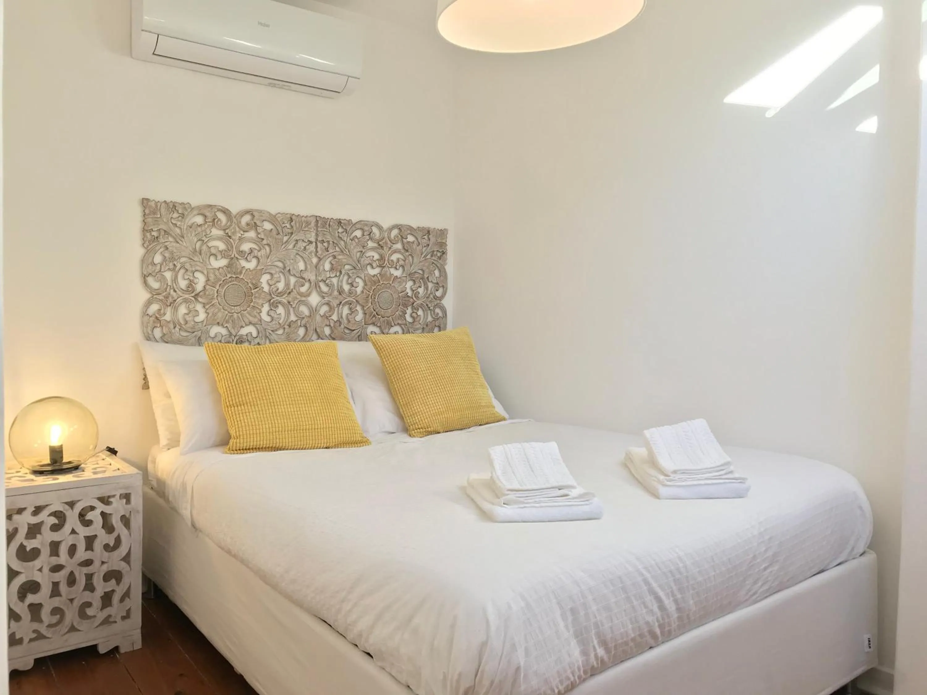 Photo of the whole room, Bed in SantoSweethome 2