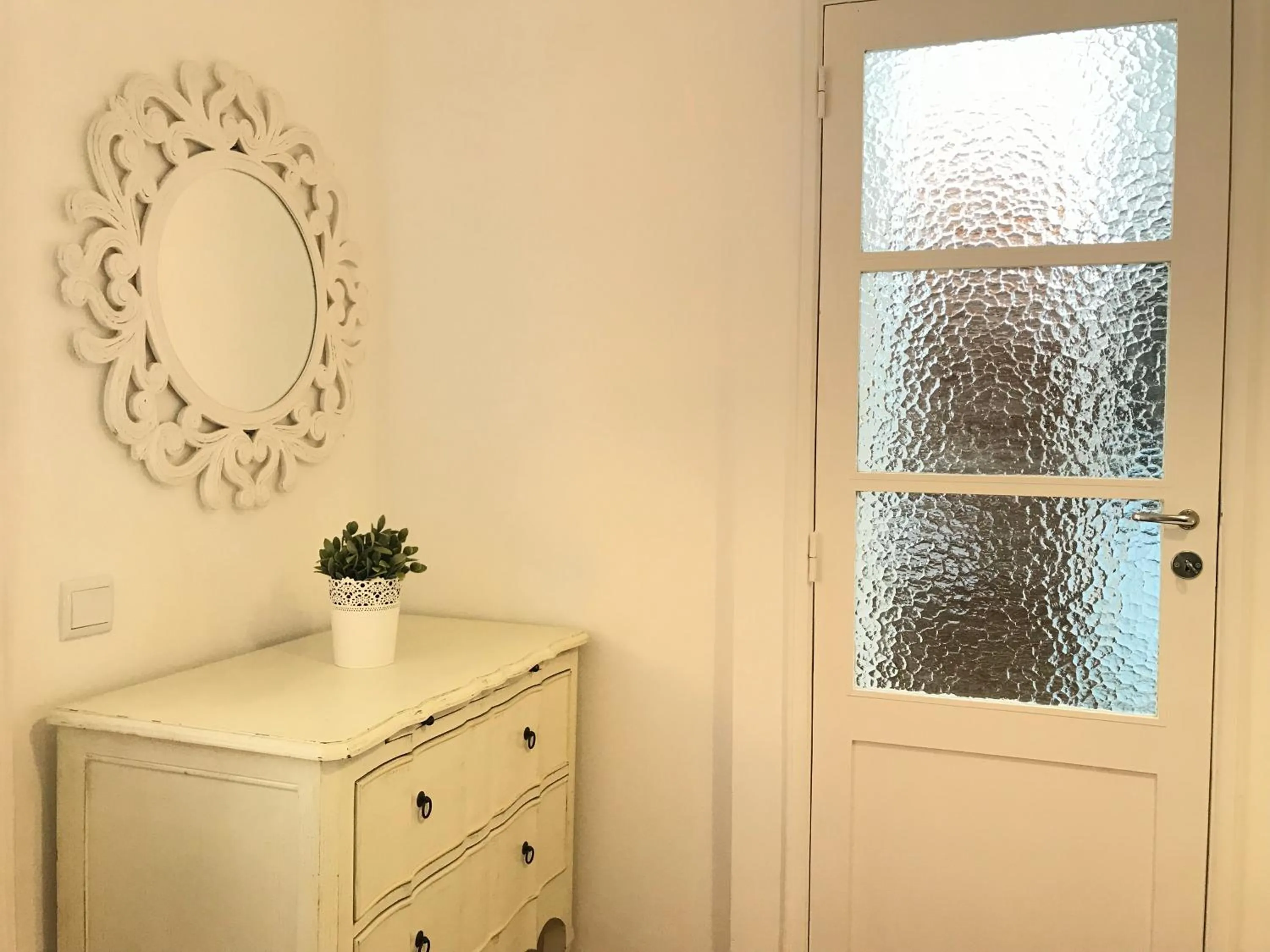 Photo of the whole room in SantoSweethome 2