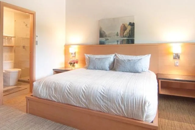 Bed in Harbour House Hotel