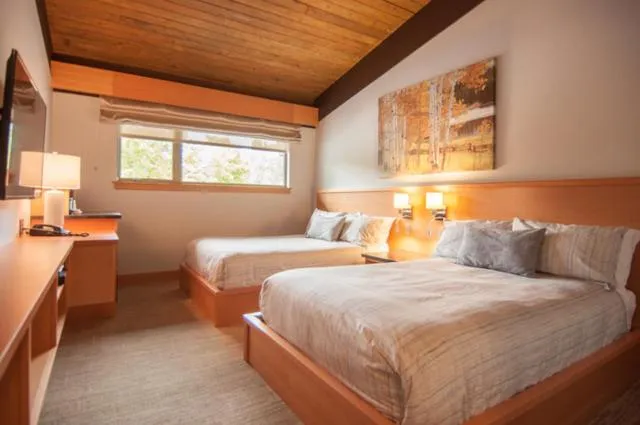 Bed in Harbour House Hotel