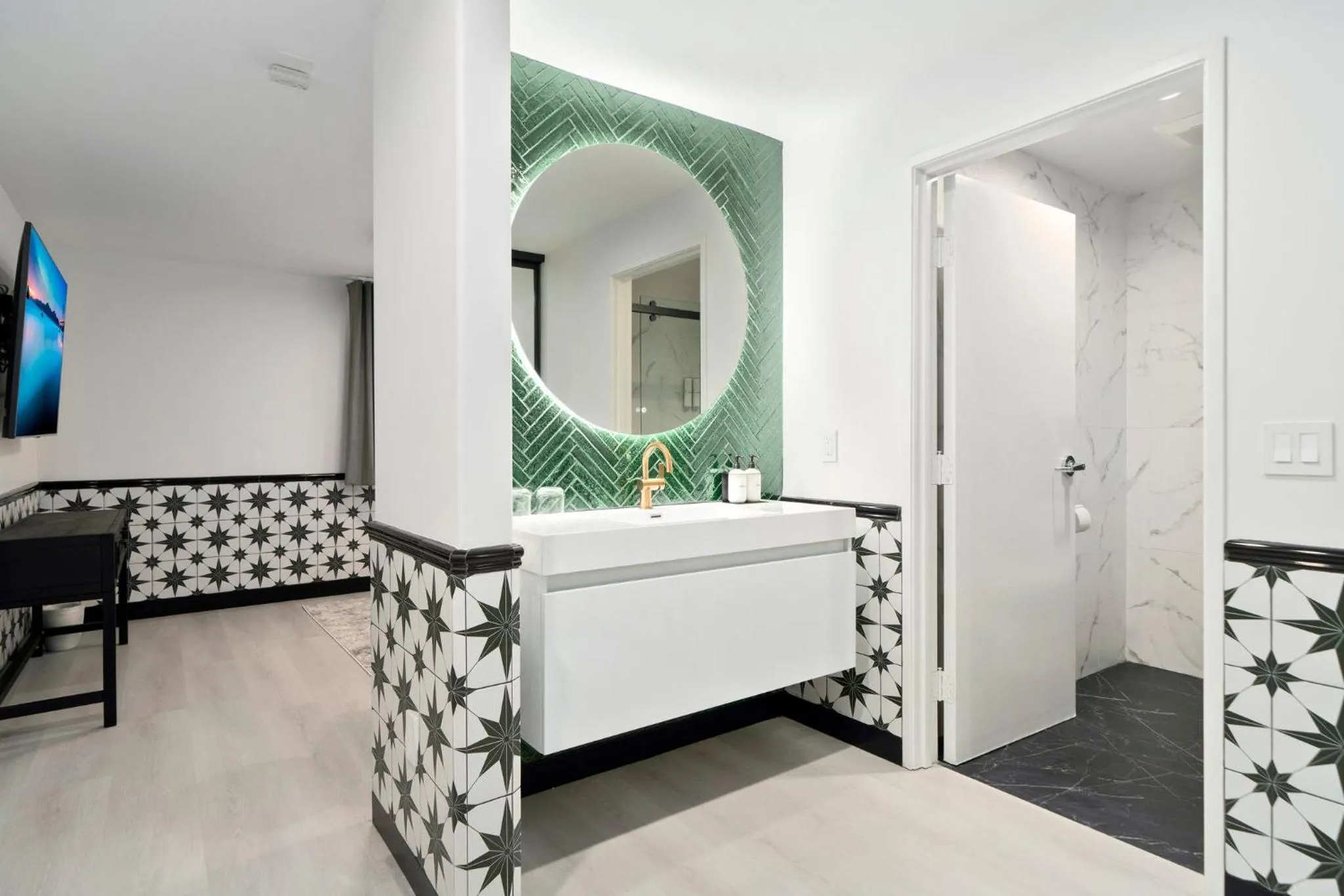 Bathroom in Casablanca Inn