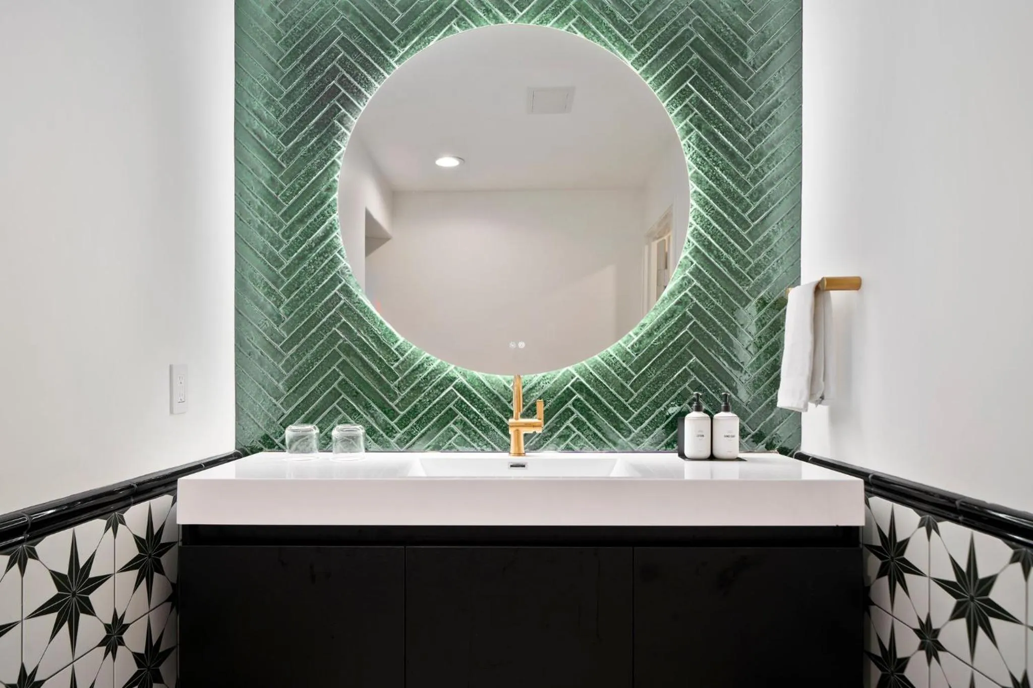 Bathroom in Casablanca Inn