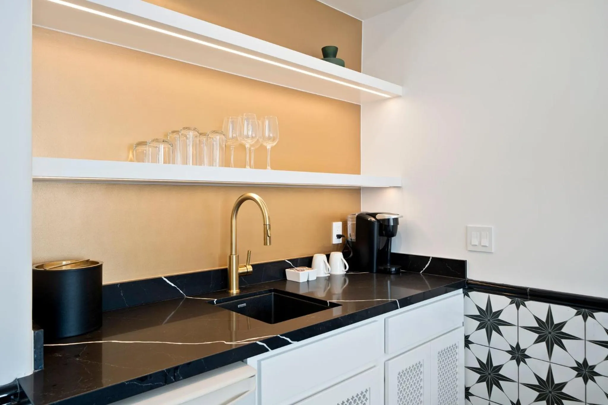 Kitchen or kitchenette in Casablanca Inn