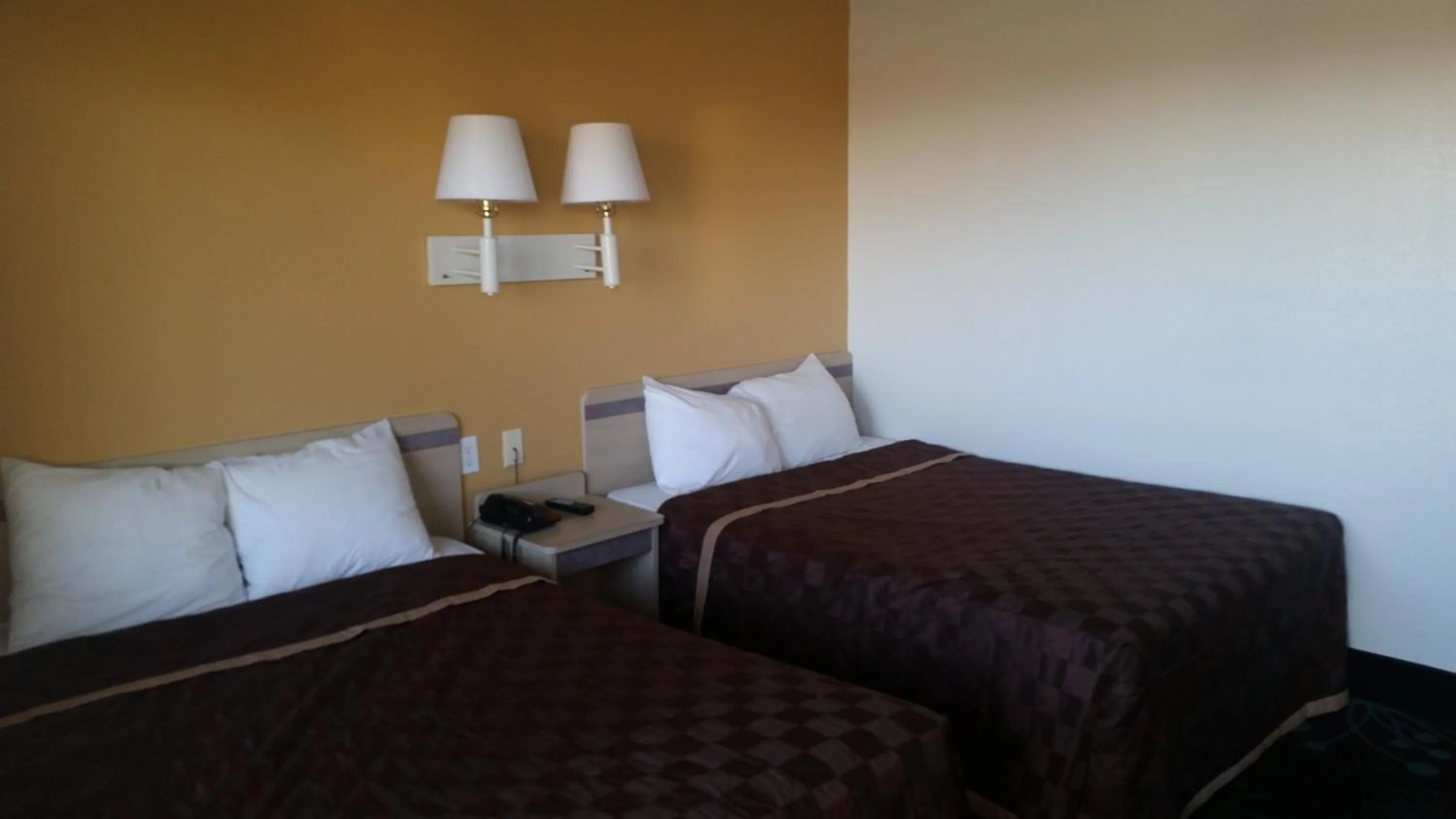 Bed in Americas Best Value Inn Amarillo Airport/Grand Street