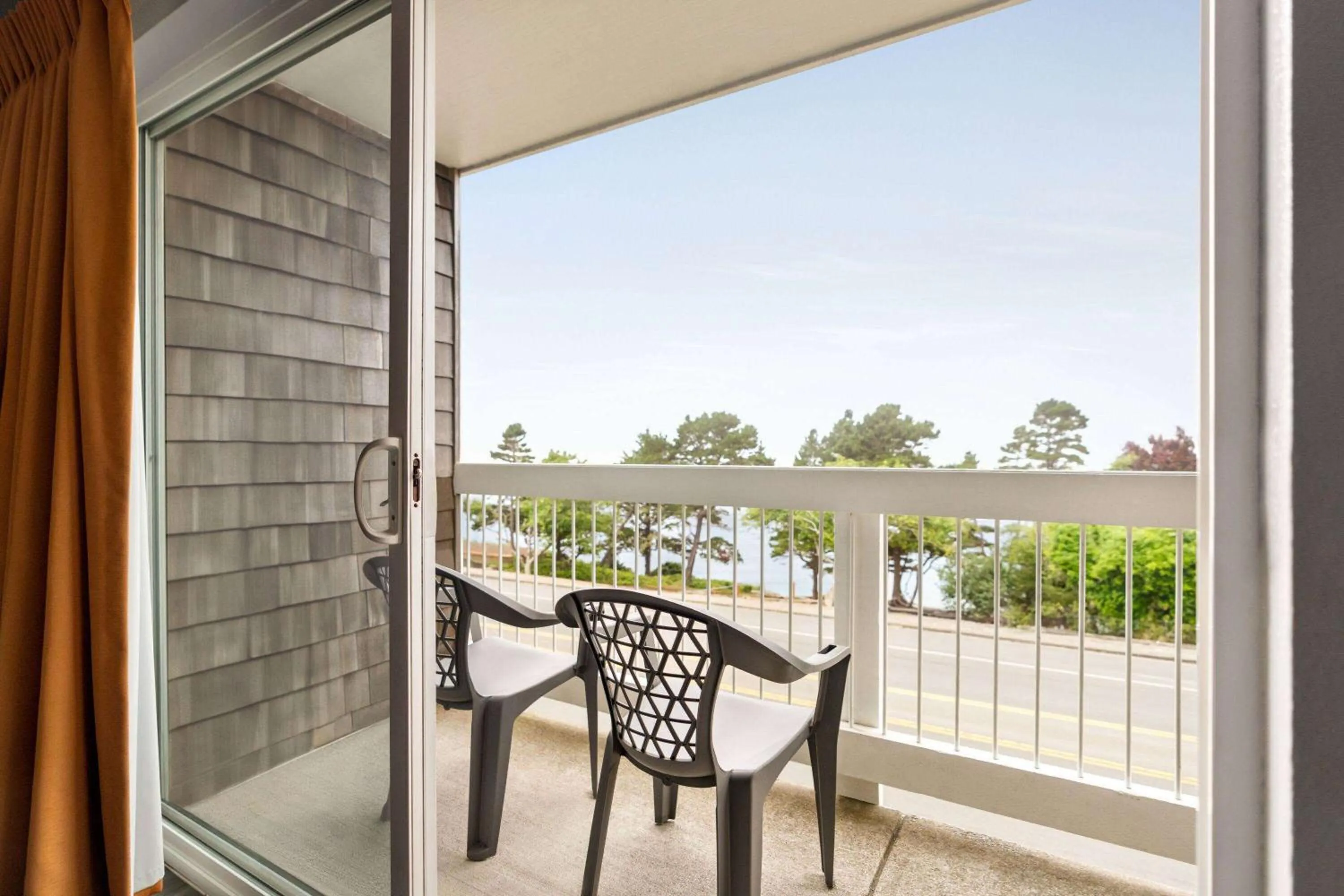 Photo of the whole room in Travelodge by Wyndham Depoe Bay