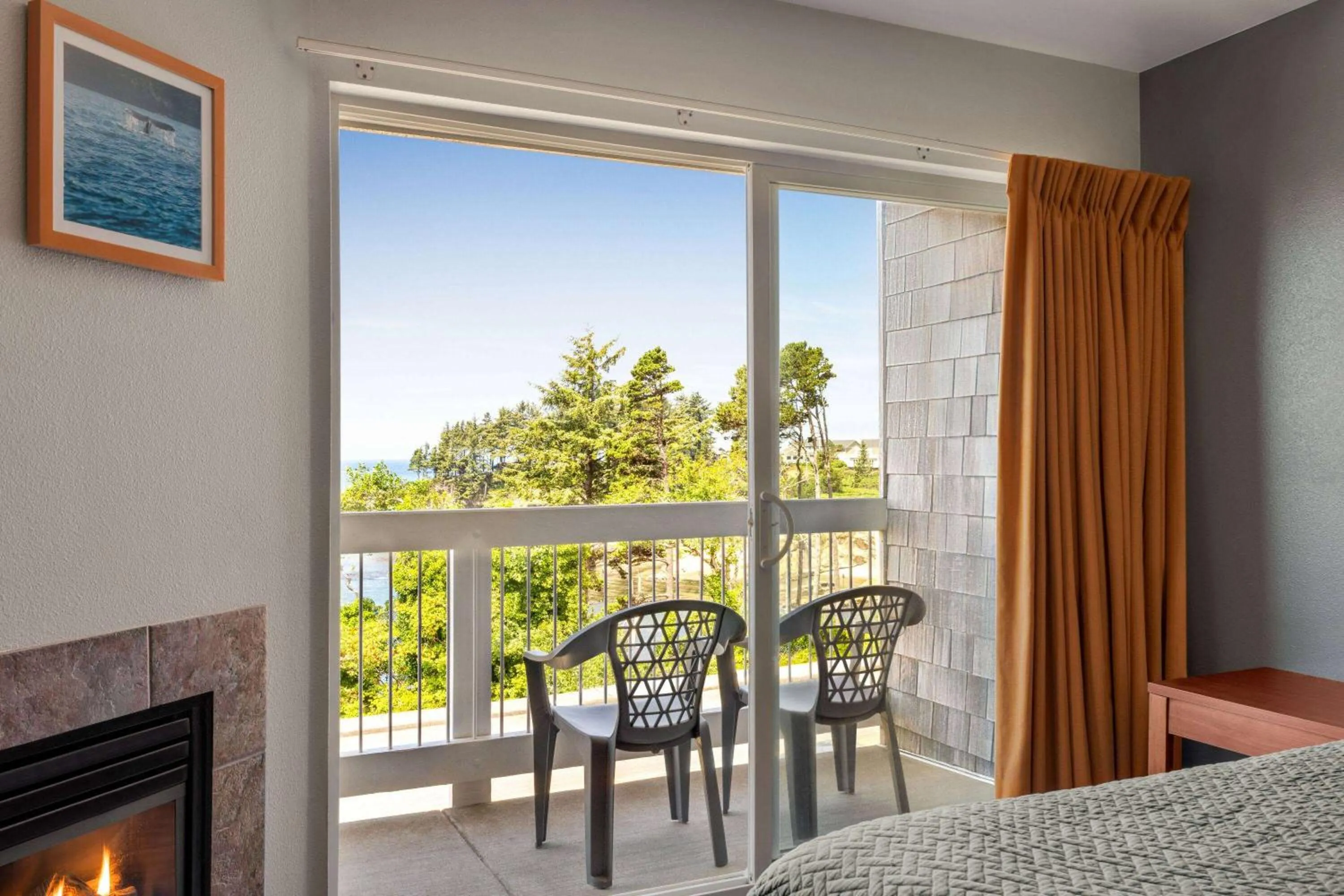 Photo of the whole room in Travelodge by Wyndham Depoe Bay