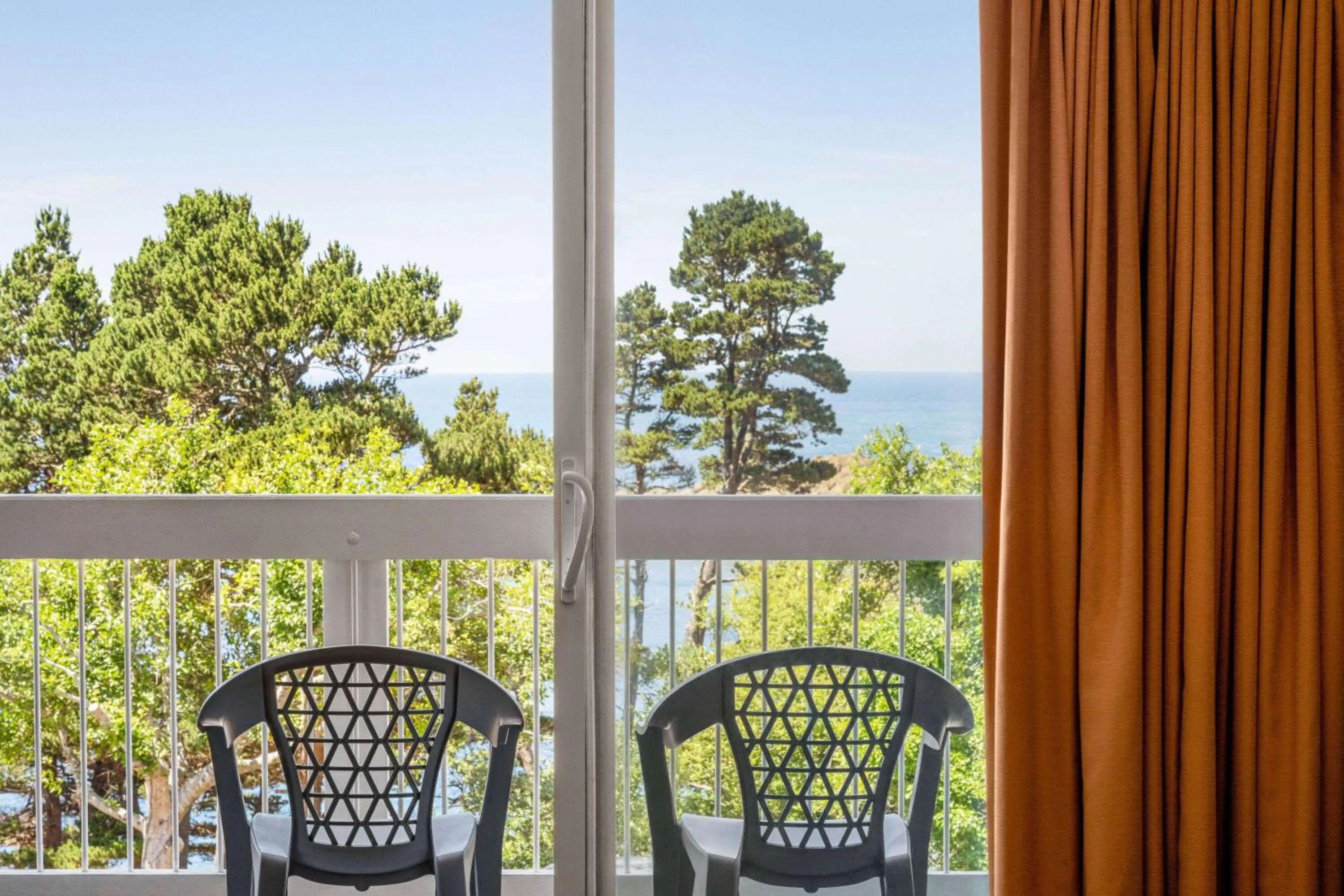 Photo of the whole room in Travelodge by Wyndham Depoe Bay