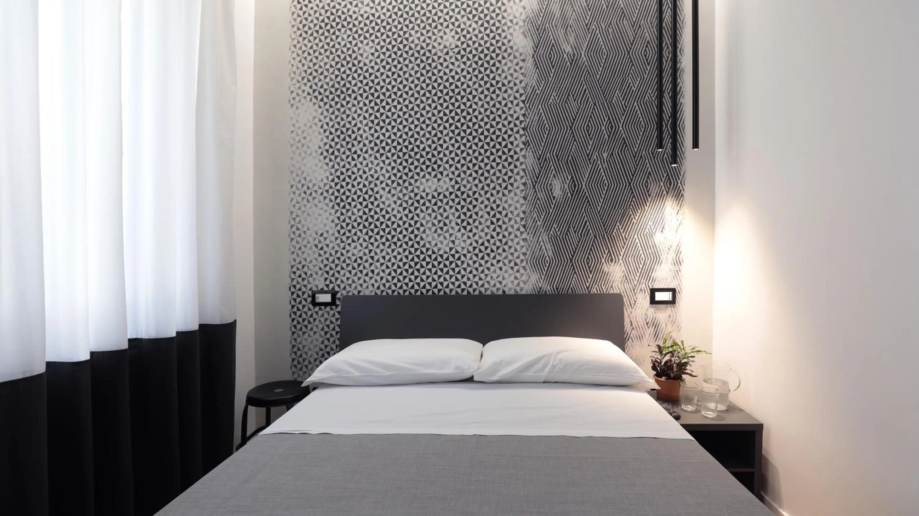 Bed in Suite Inn Rome