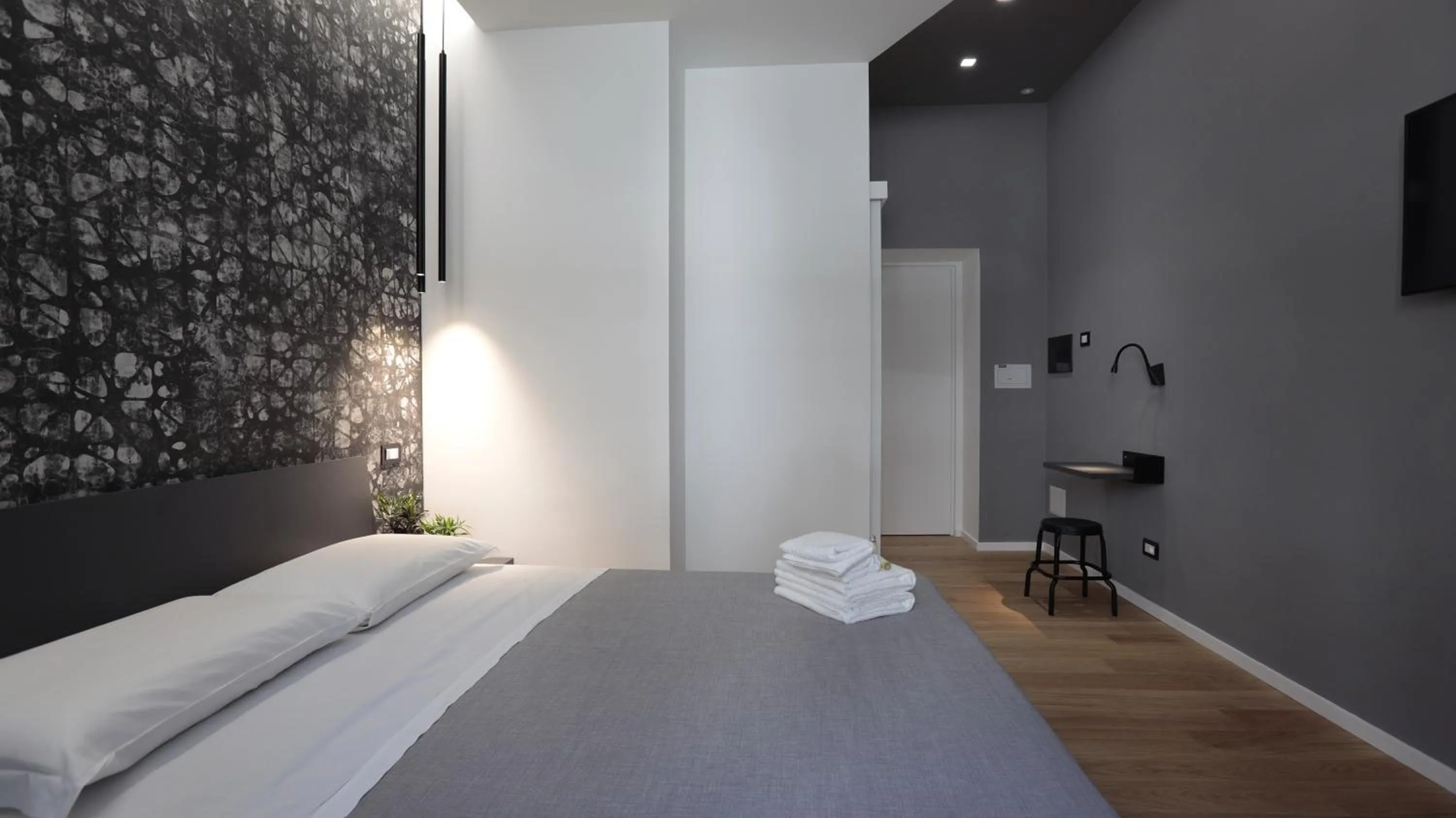 Bed in Suite Inn Rome