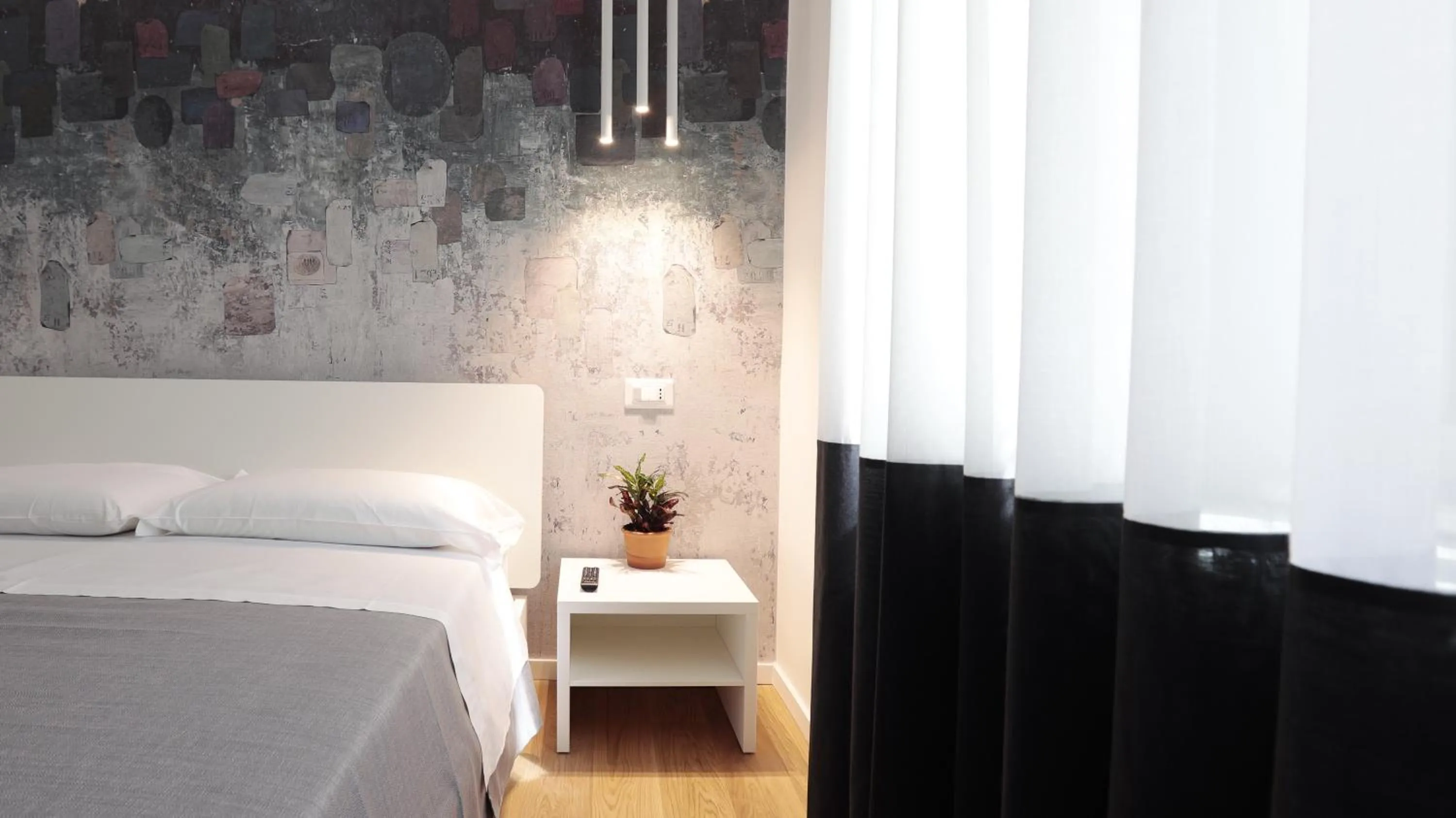 Bed in Suite Inn Rome