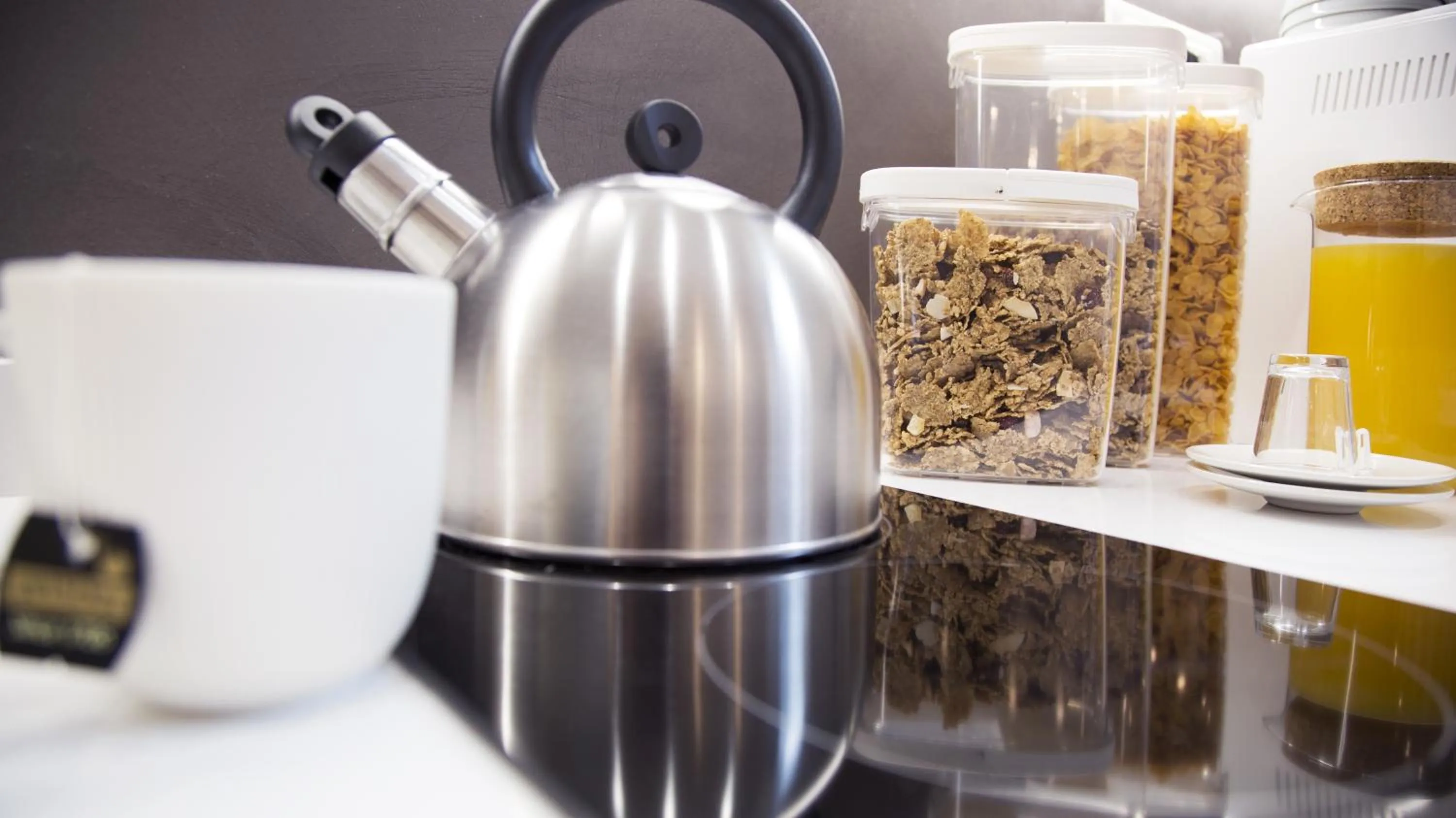 Coffee/tea facilities in Suite Inn Rome