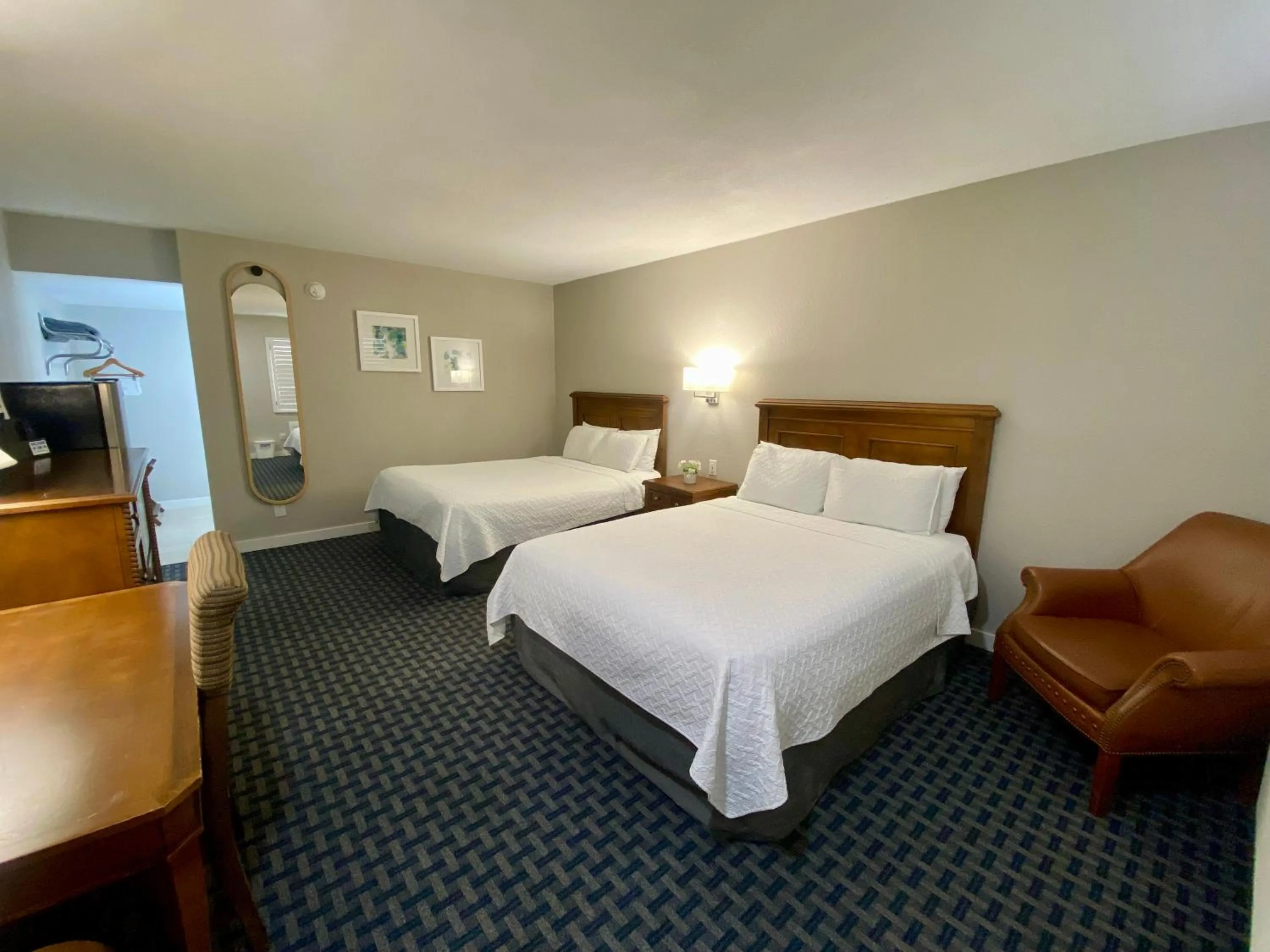 Bedroom, Bed in Welcome Inn