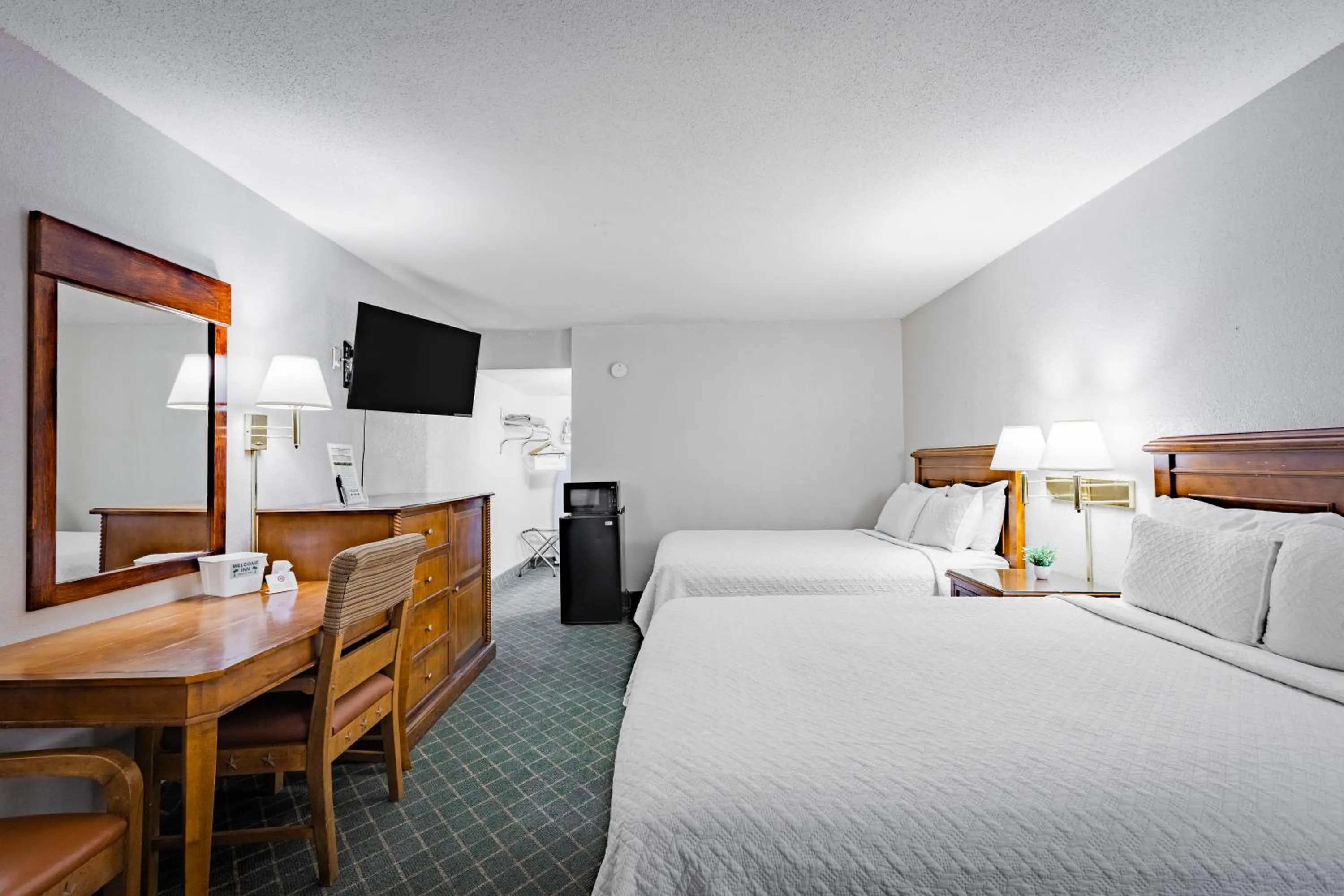 Bedroom, Bed in Welcome Inn