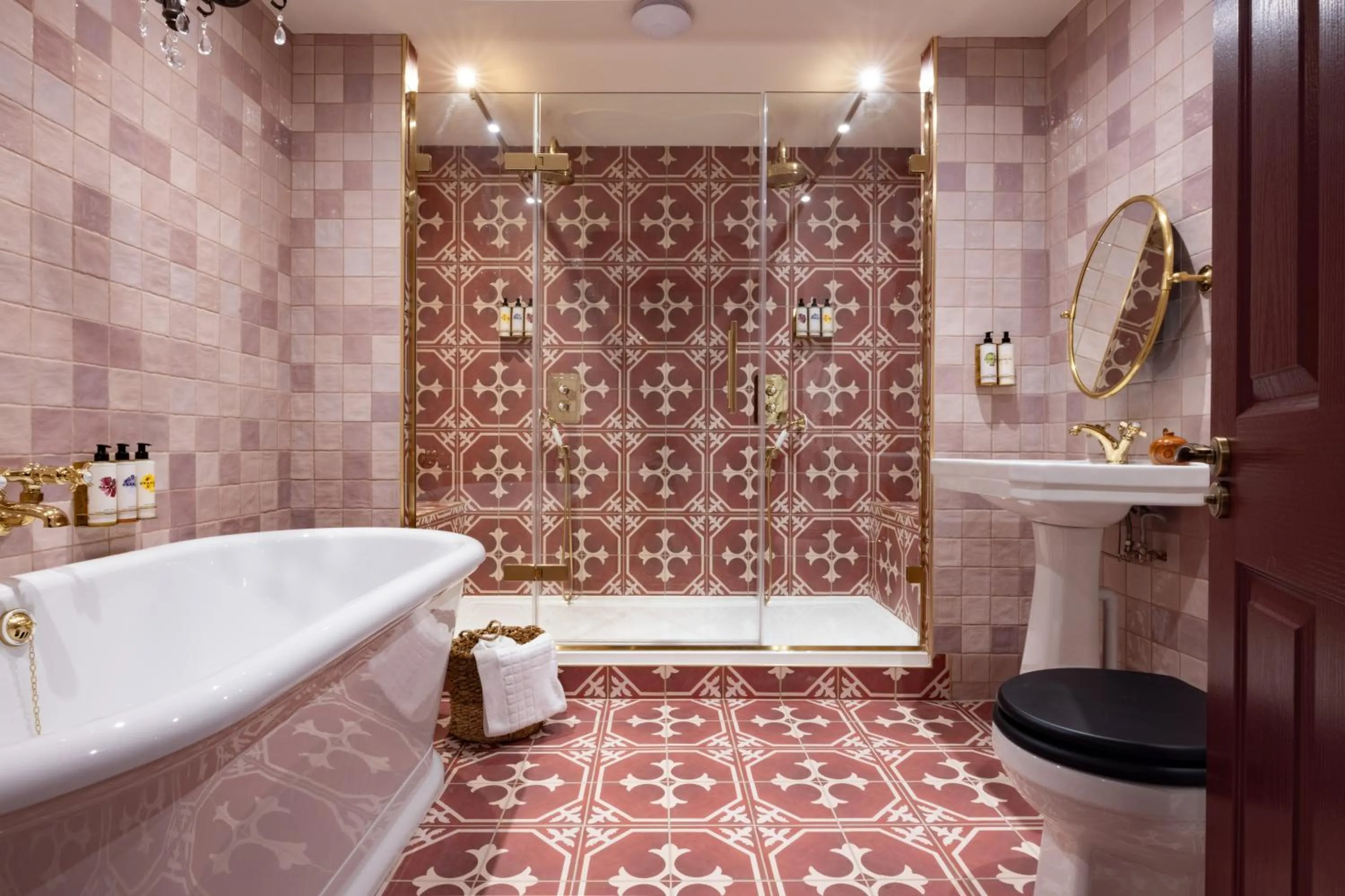 Shower in The White Hart - A Heartwood Inn