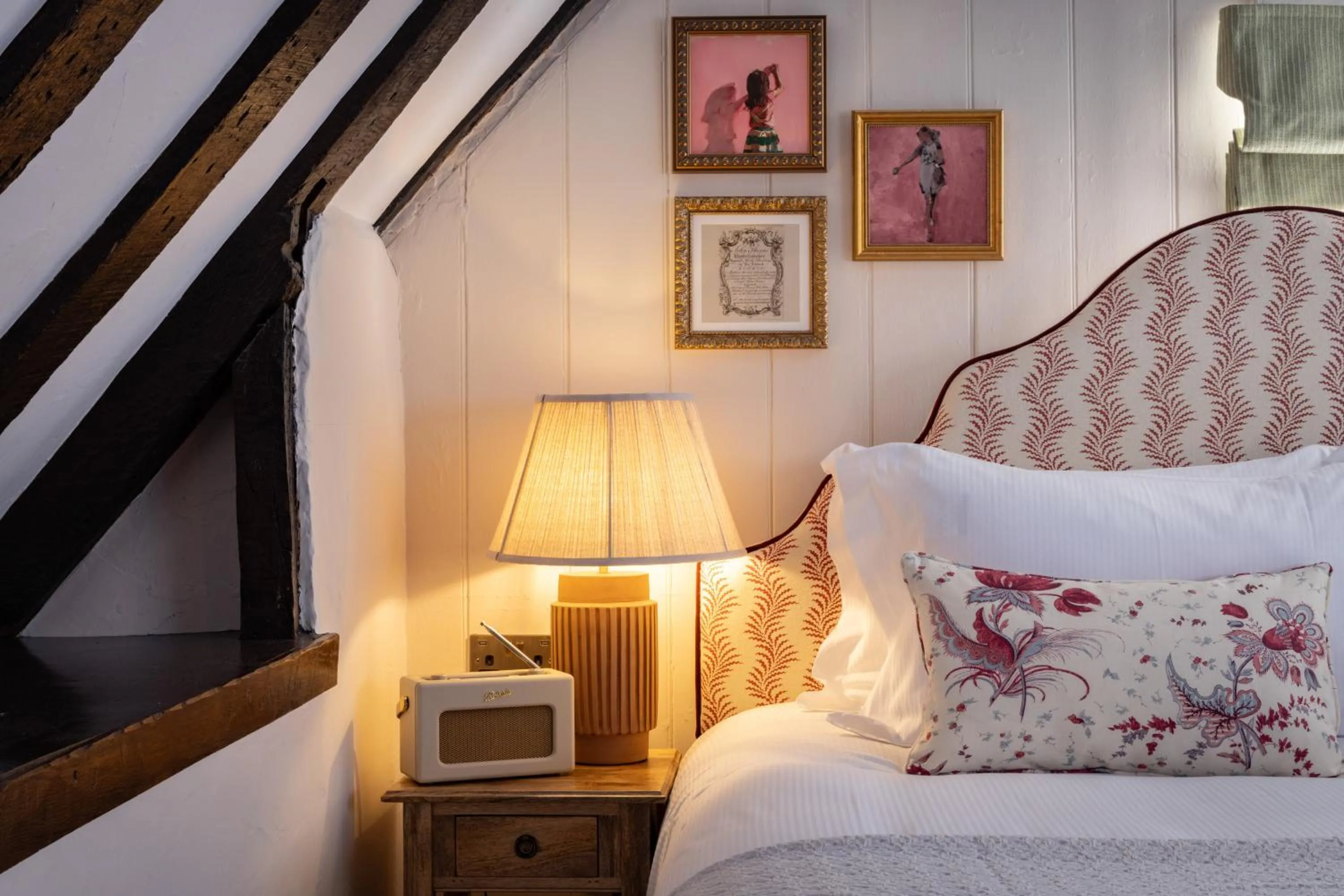 Bedroom, Bed in The White Hart - A Heartwood Inn