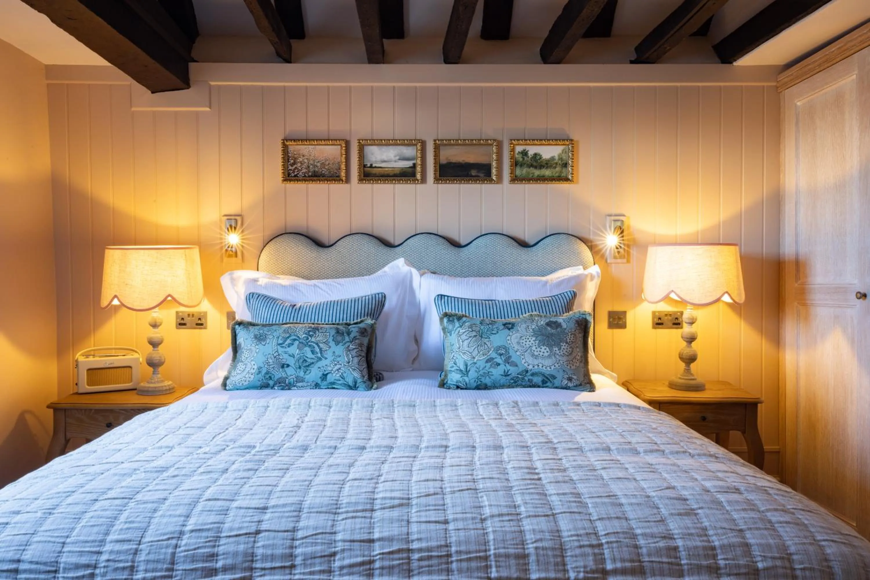 Bed in The White Hart - A Heartwood Inn